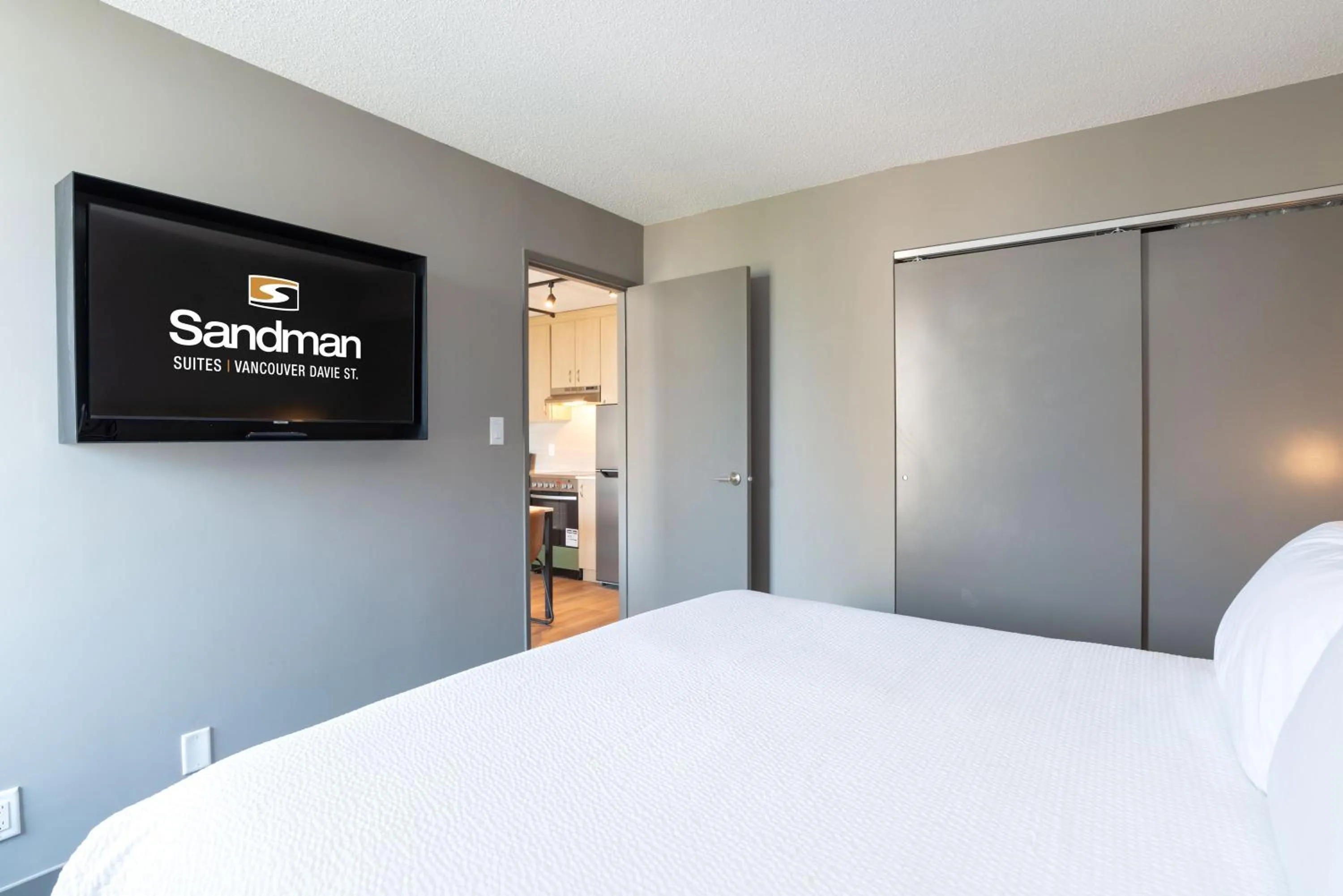 Photo of the whole room, Bed in Sandman Suites Vancouver on Davie