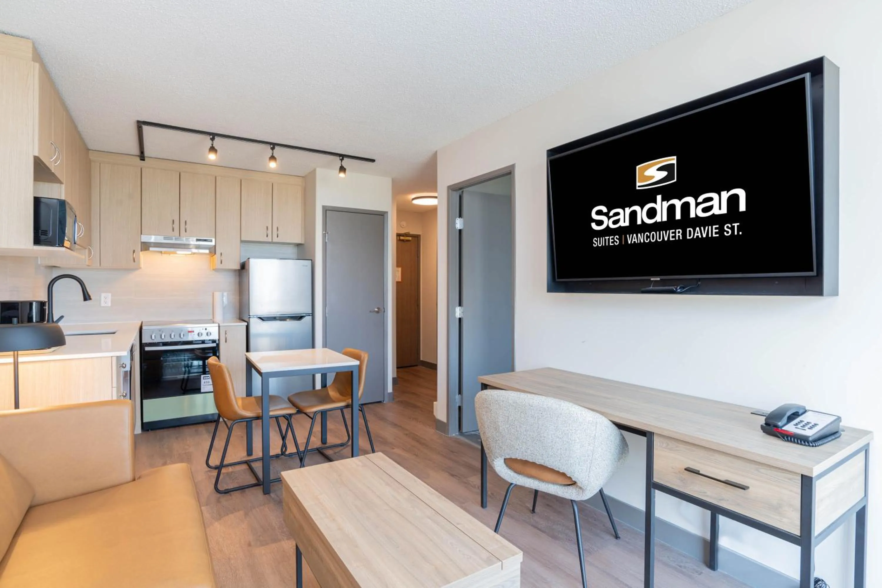 Photo of the whole room in Sandman Suites Vancouver on Davie