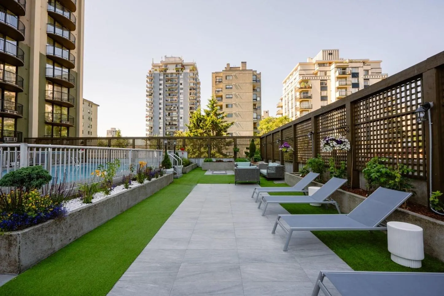 Swimming pool in Sandman Suites Vancouver on Davie