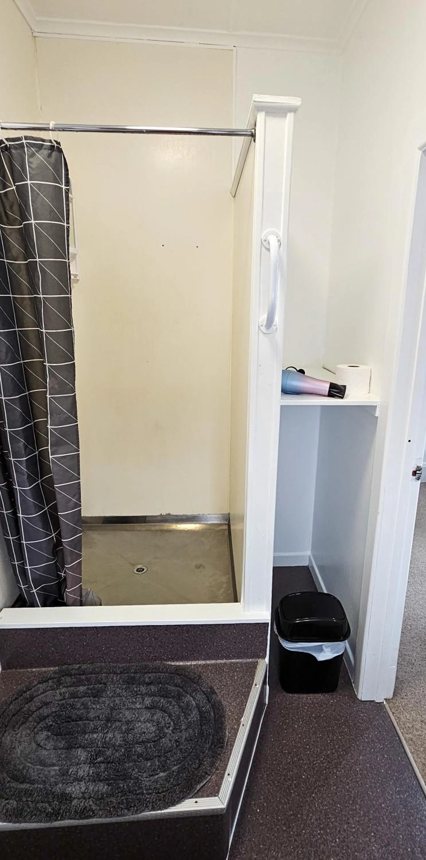 Shower in Kiwi As Guest House