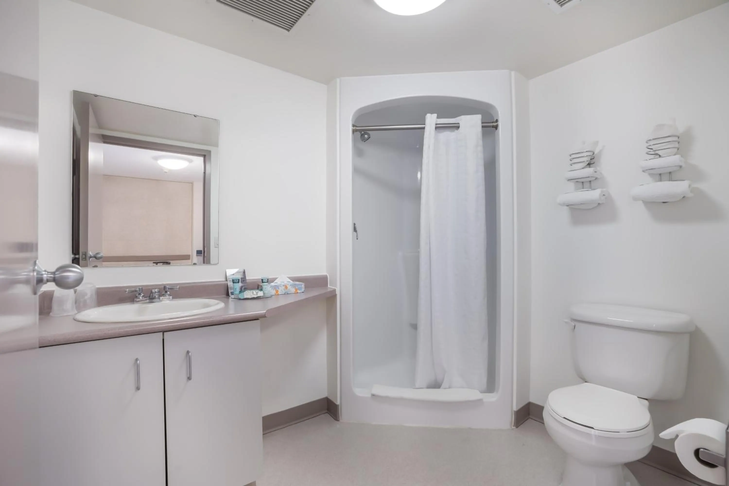 Shower in Residence & Conference Centre - Niagara-on-the-Lake