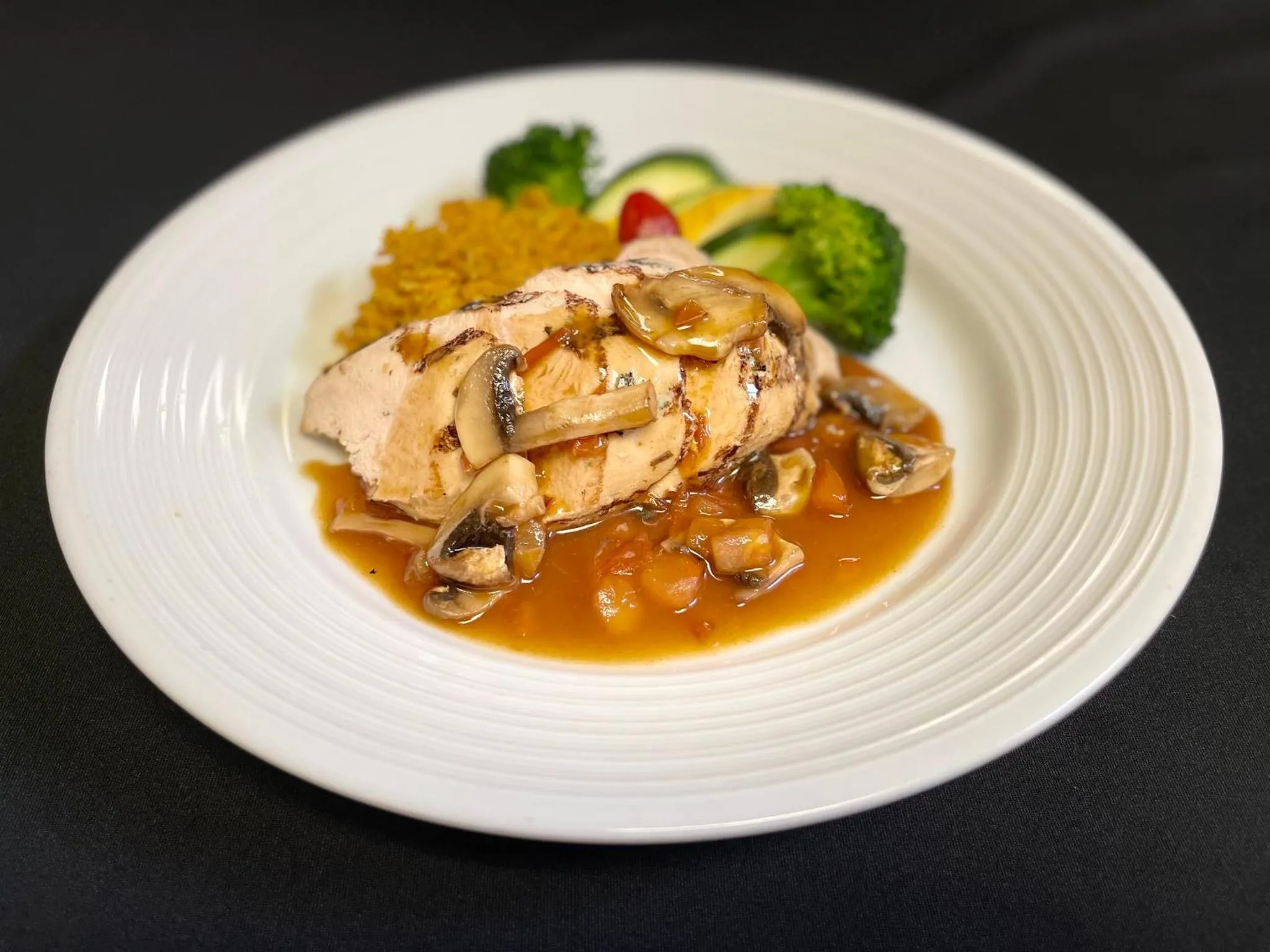 Restaurant/places to eat in Holiday Inn Montreal Longueuil by IHG