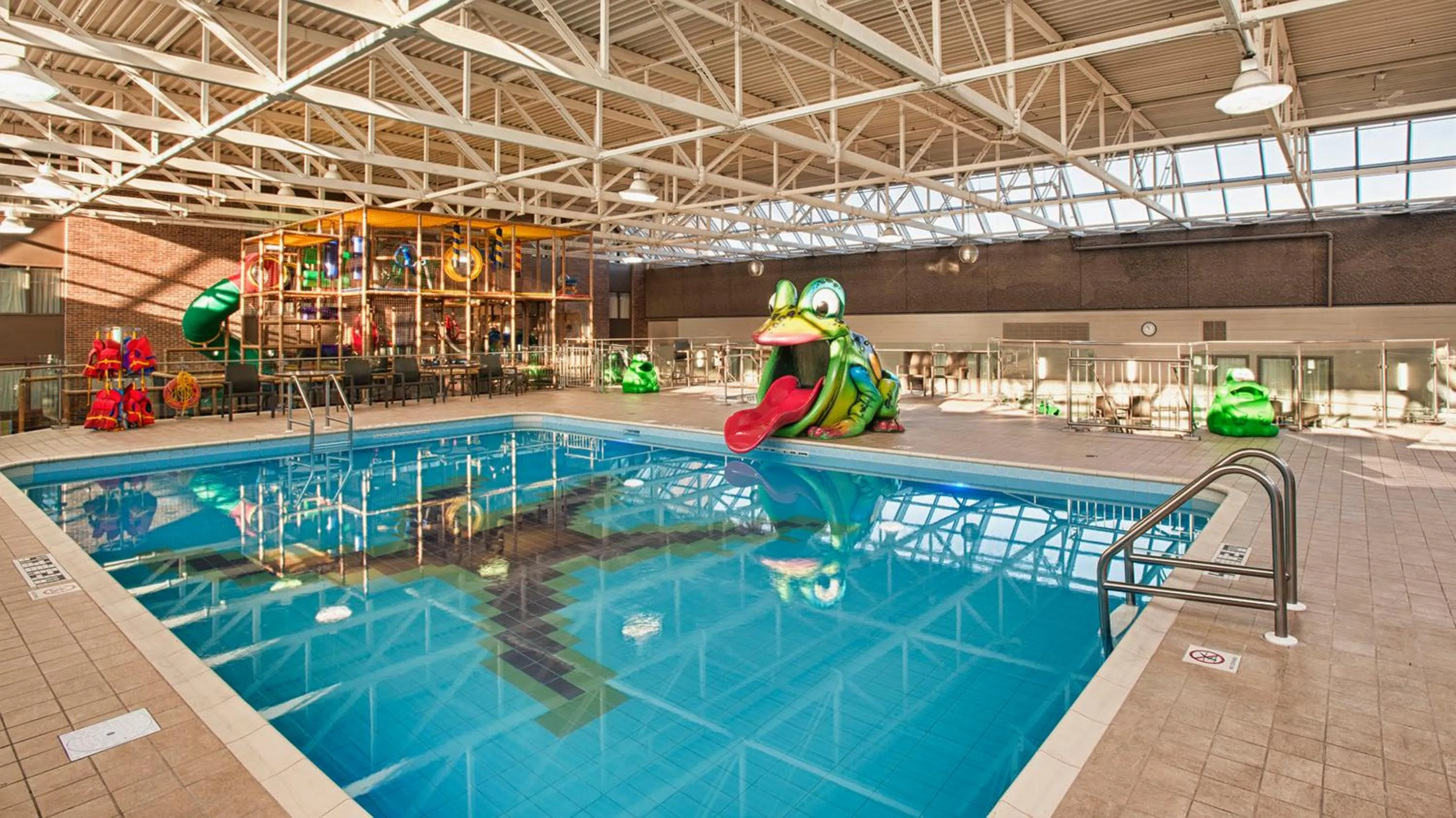 Swimming pool in Holiday Inn Winnipeg - Airport West, an IHG Hotel