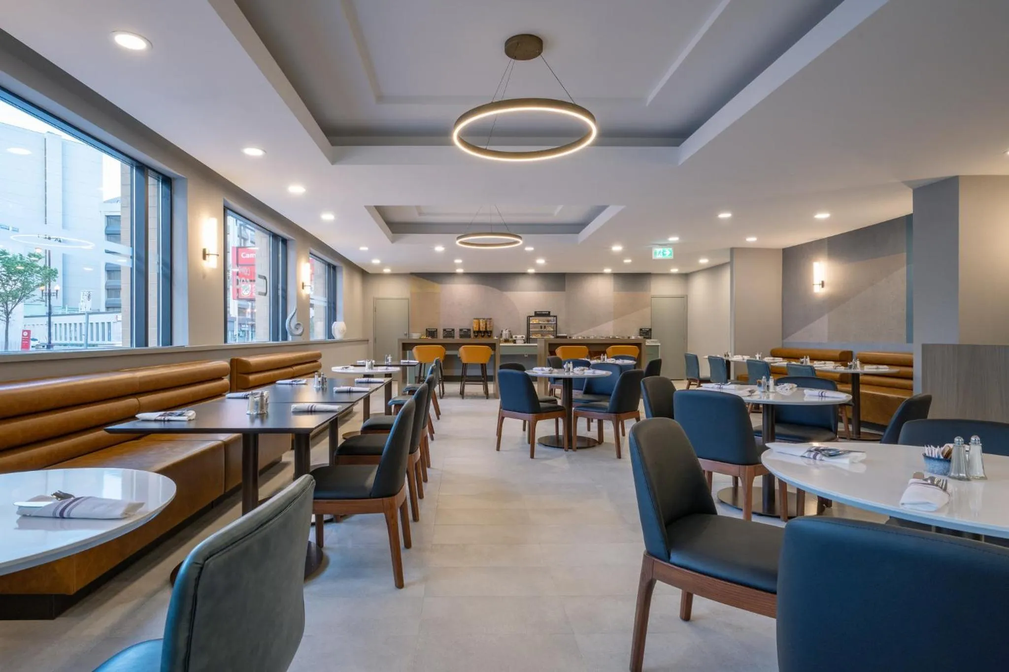 Restaurant/places to eat in Holiday Inn & Suites Winnipeg Downtown by IHG