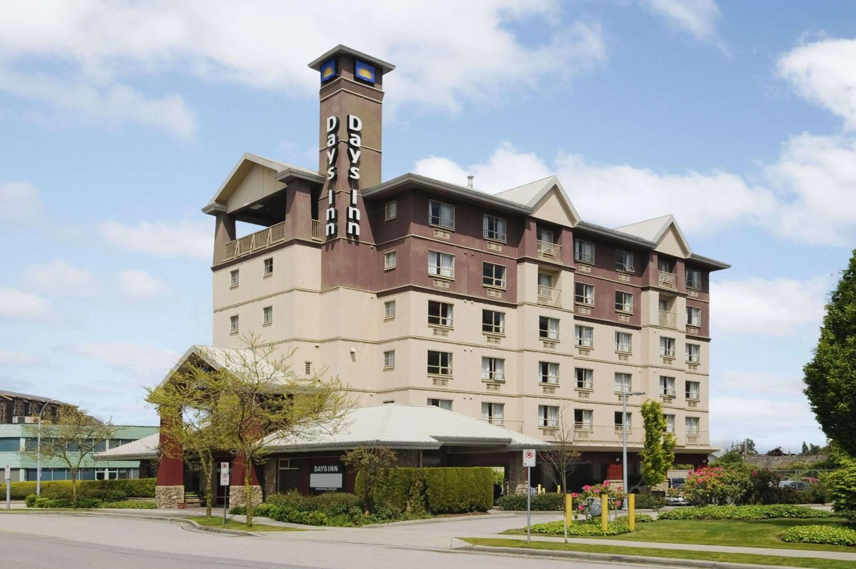 Property building in Days Inn by Wyndham Vancouver Airport