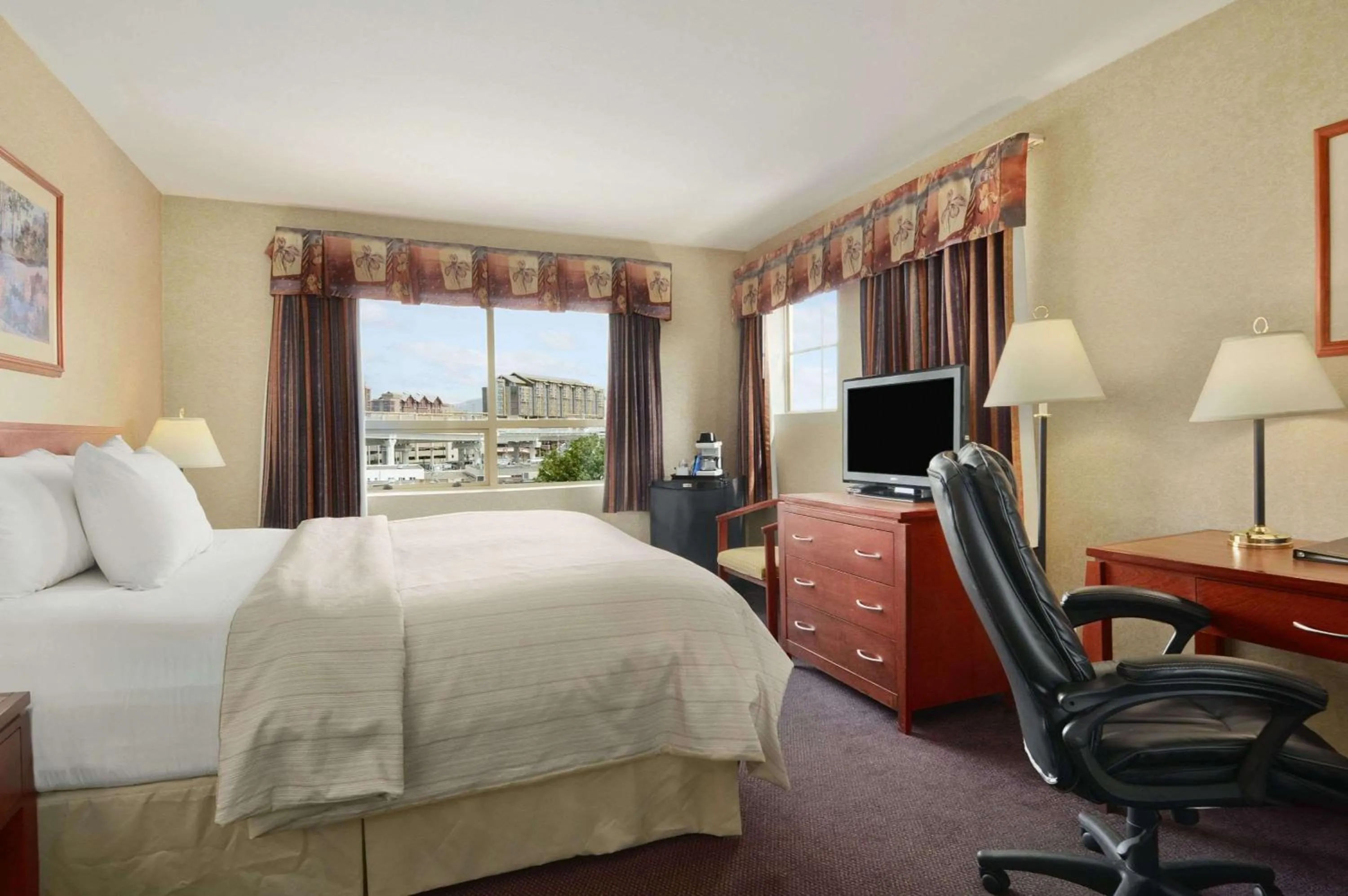 Photo of the whole room, Bed in Days Inn by Wyndham Vancouver Airport