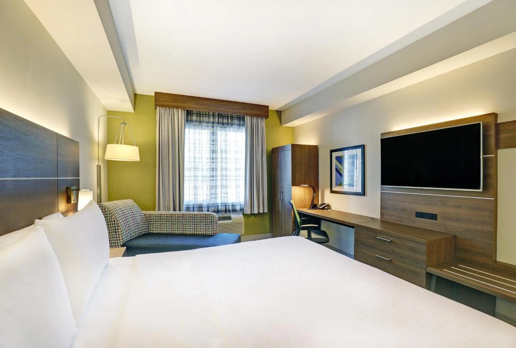 Photo of the whole room, Bed in Holiday Inn Express Whitby Oshawa by IHG