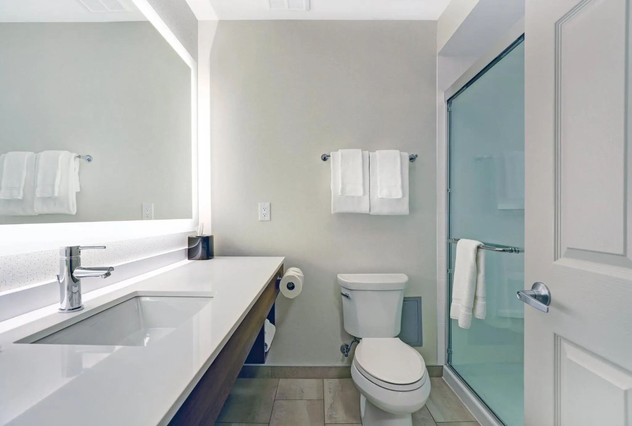 Photo of the whole room in Holiday Inn Express Whitby Oshawa by IHG