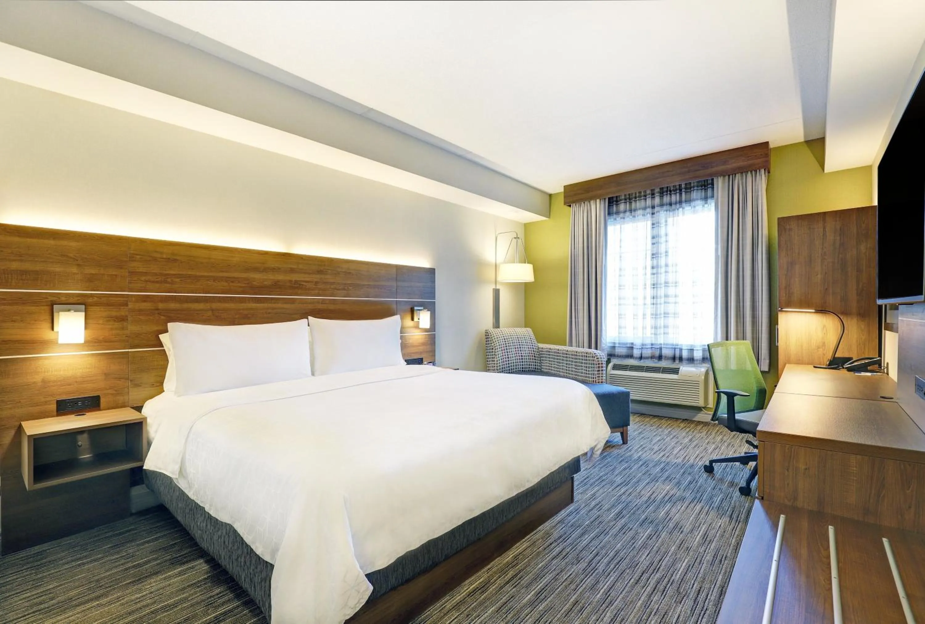 Photo of the whole room, Bed in Holiday Inn Express Whitby Oshawa by IHG