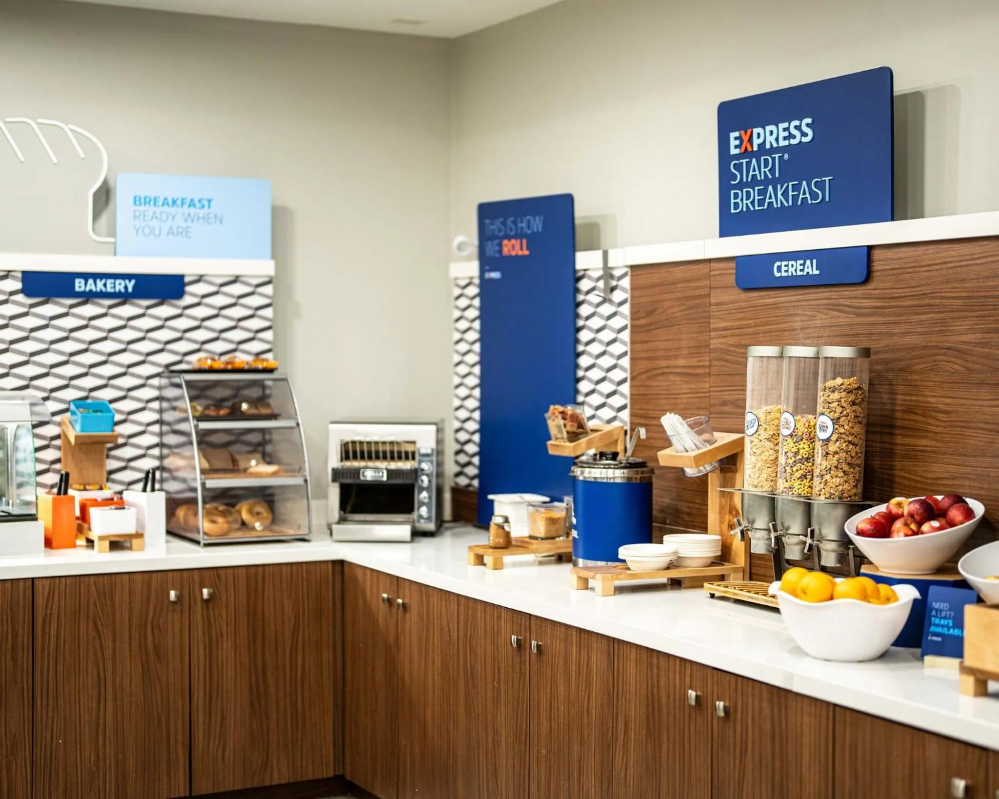 Lounge or bar in Holiday Inn Express Hotel & Suites North Bay by IHG