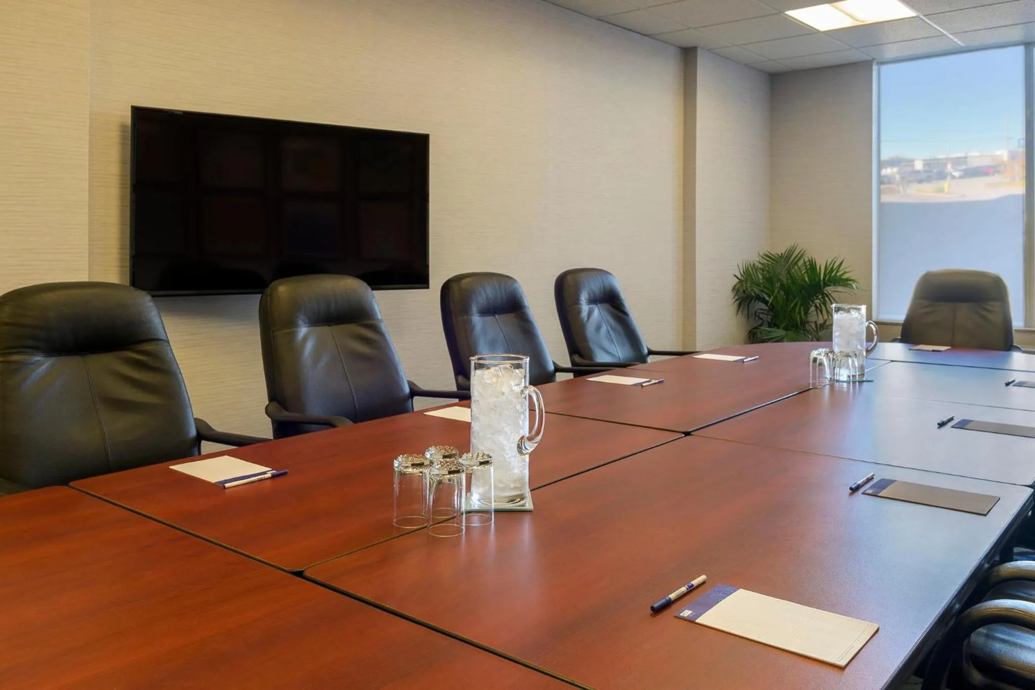Meeting/conference room in Holiday Inn Express Hotel & Suites North Bay by IHG