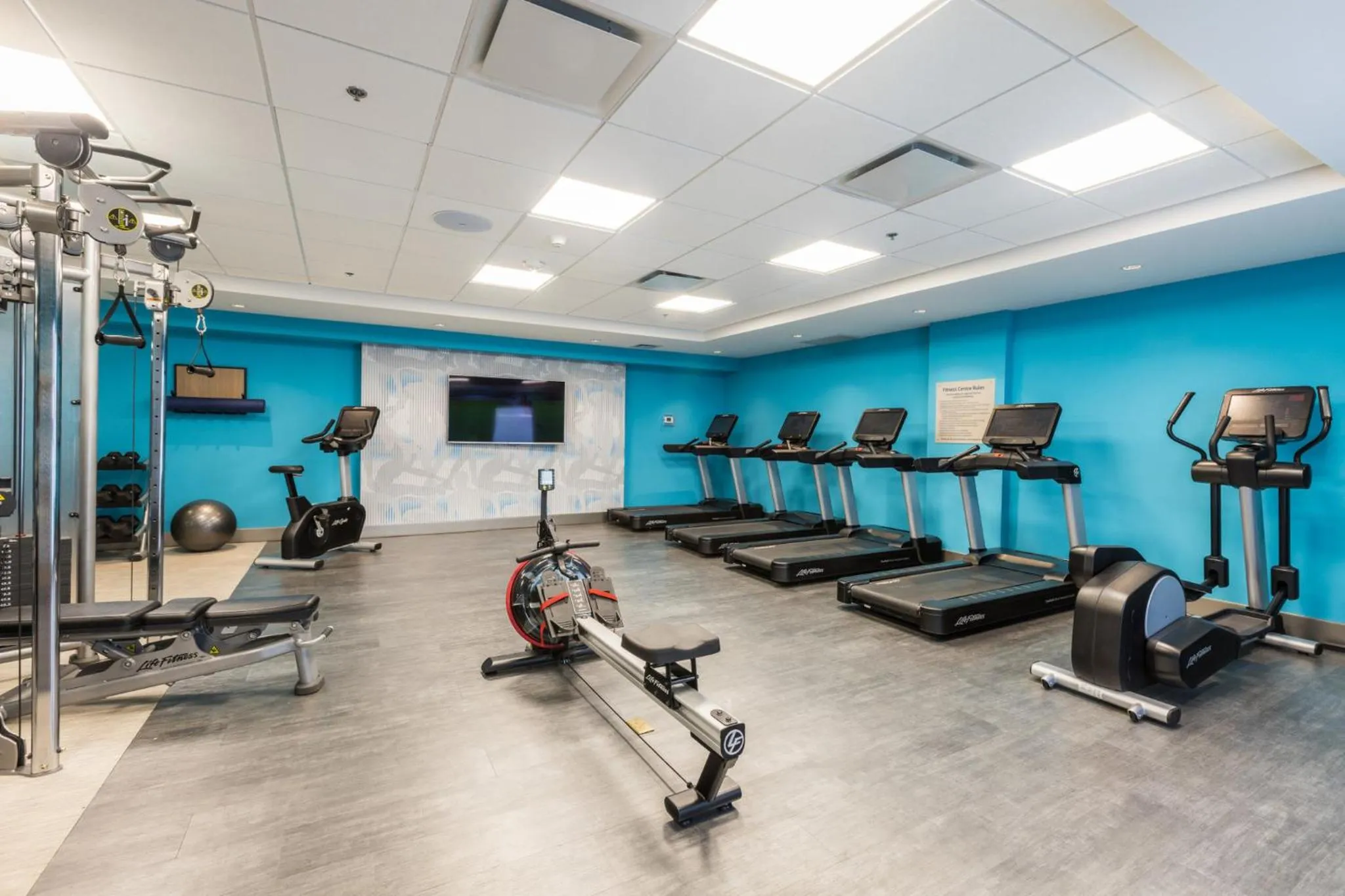 Fitness centre/facilities in Crowne Plaza Toronto Airport by IHG
