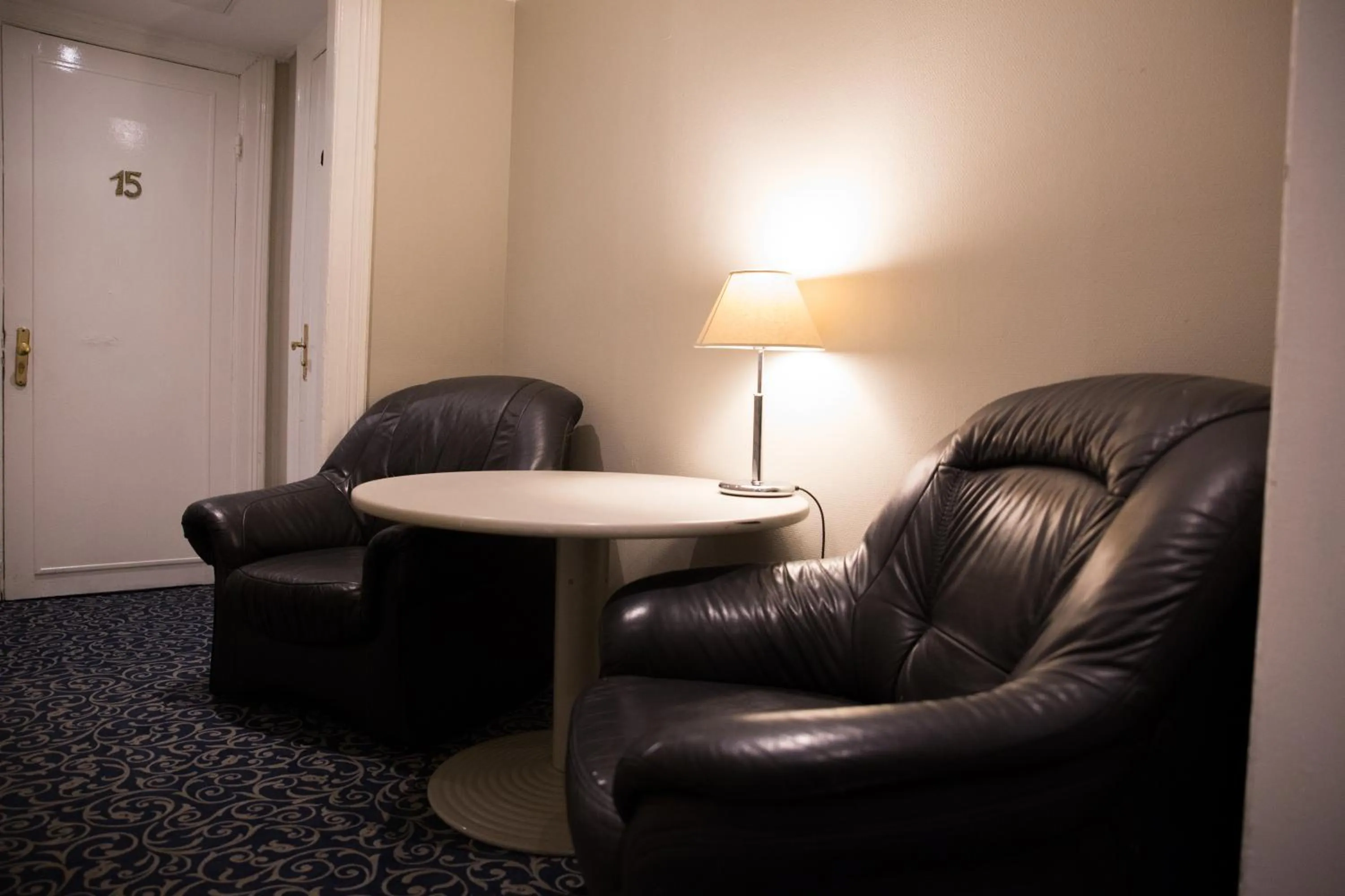 Seating area in City Hotel - HEEFA OHG