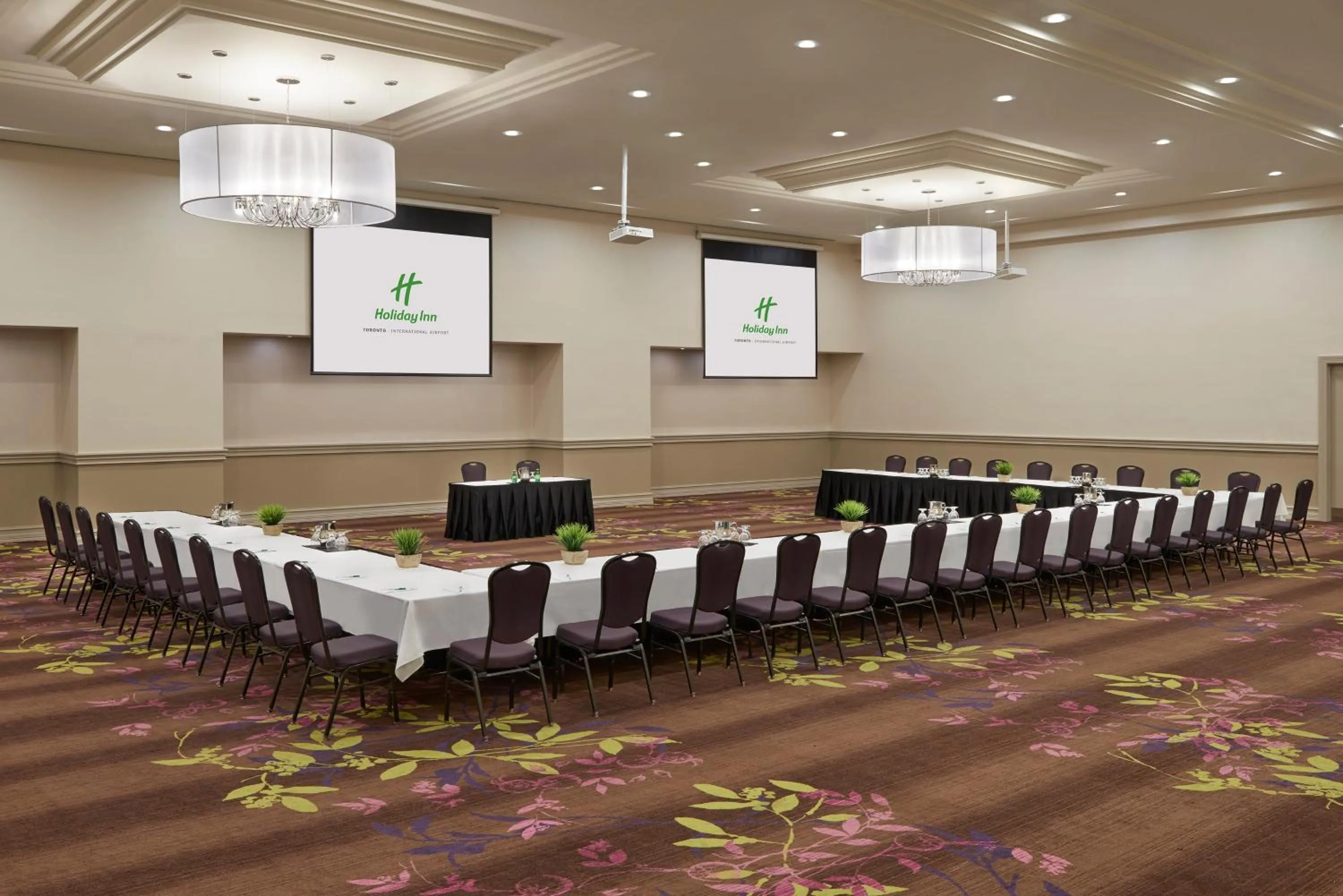 Banquet/Function facilities in Holiday Inn Toronto International Airport by IHG
