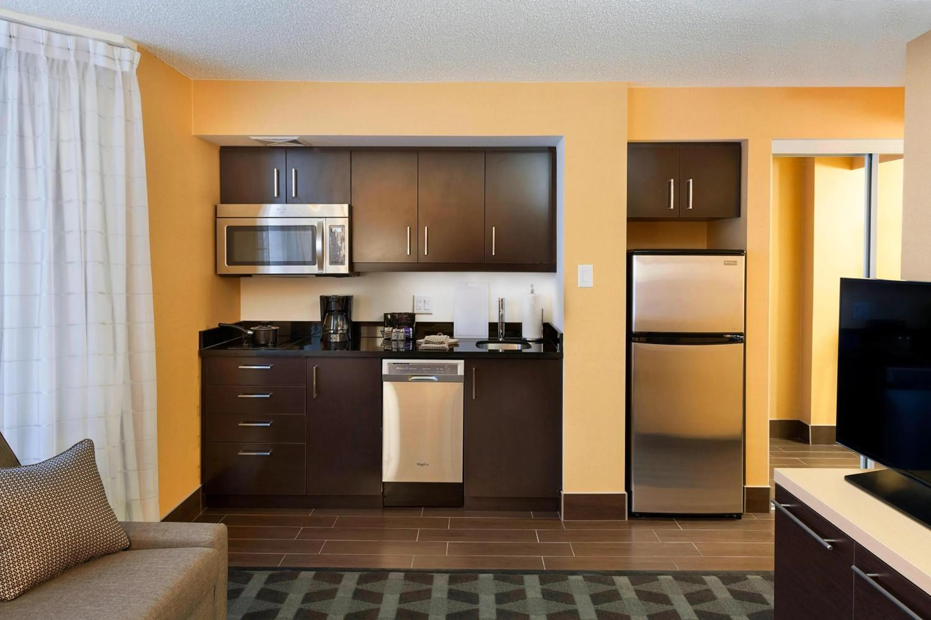 Kitchen or kitchenette in TownePlace Suites by Marriott Toronto Northeast/Markham