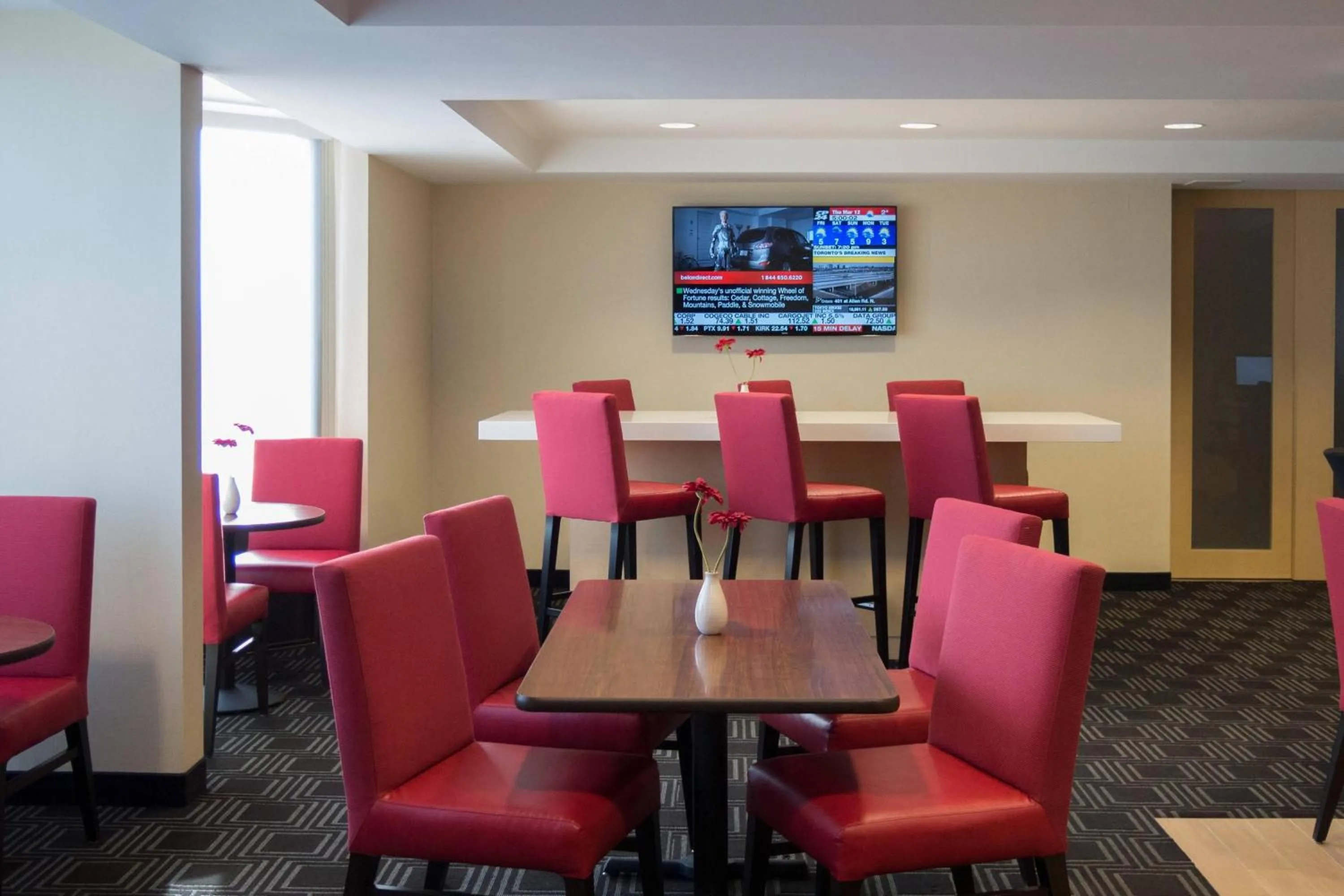 Lounge or bar in TownePlace Suites by Marriott Toronto Northeast/Markham