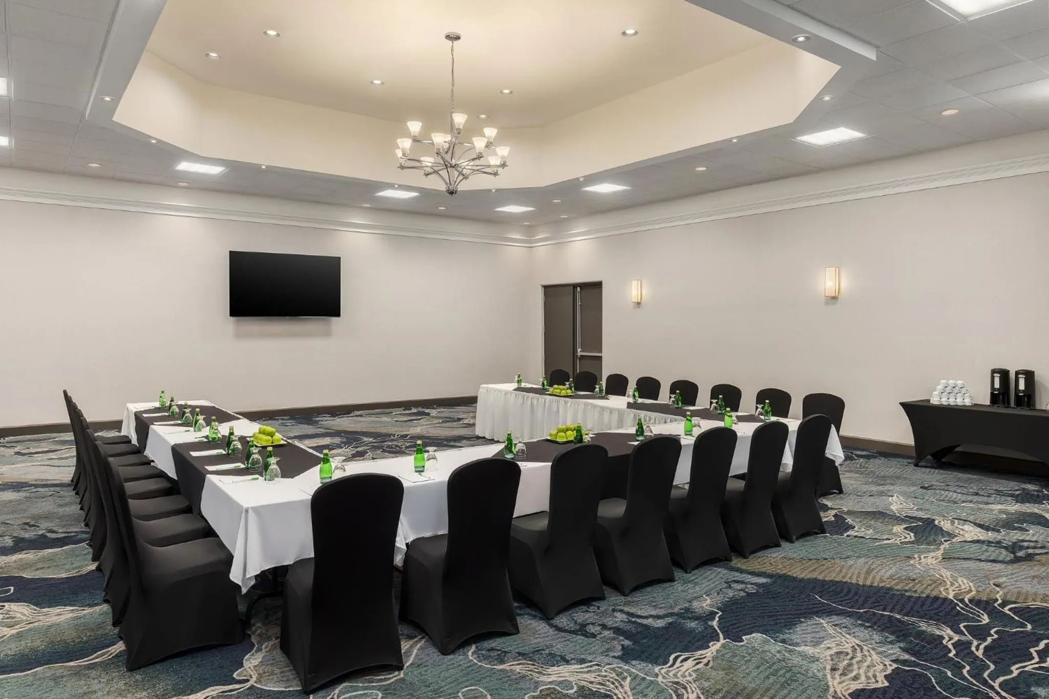 Meeting/conference room in Holiday Inn Oakville Centre by IHG