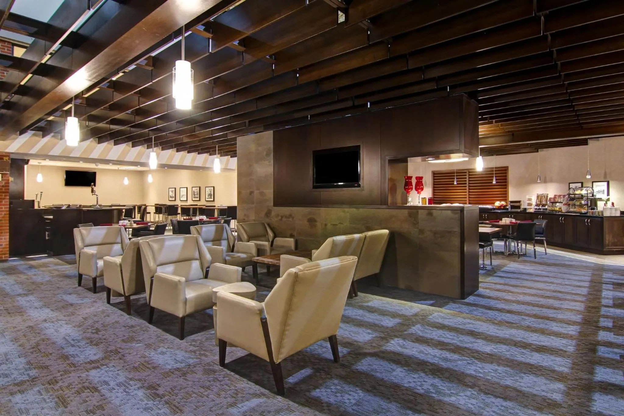 Restaurant/places to eat in Holiday Inn Oakville Centre by IHG