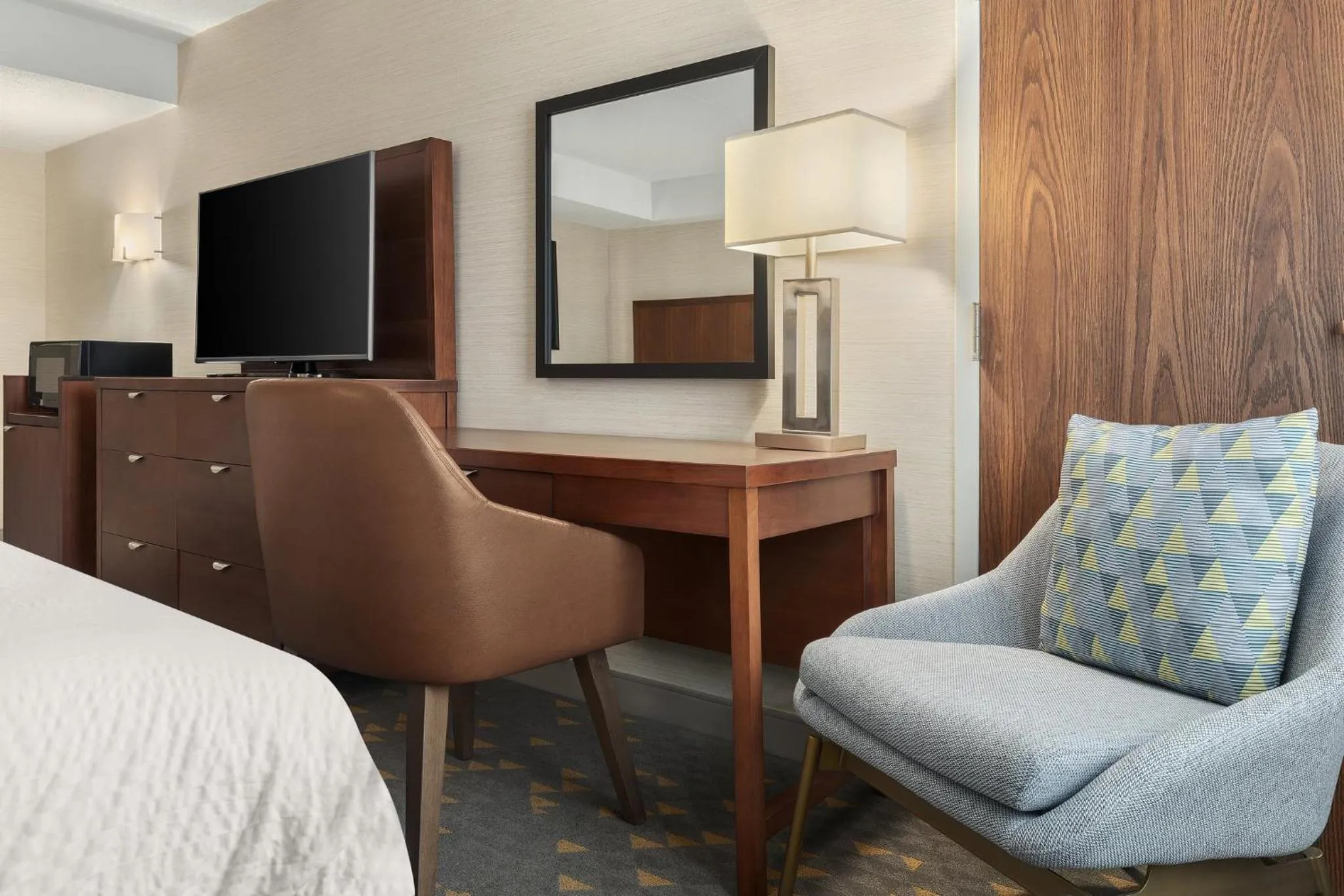 Photo of the whole room, Bed in Holiday Inn Oakville Centre by IHG