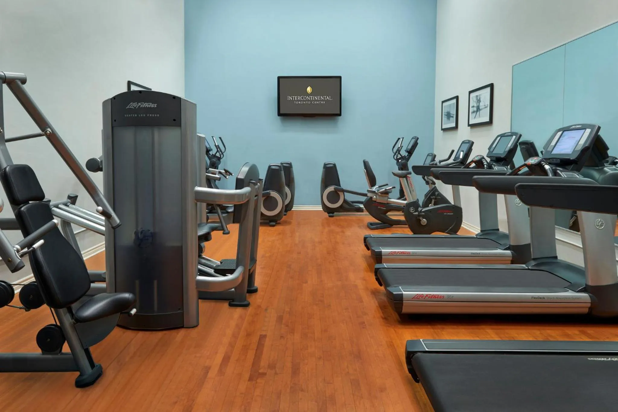 Fitness centre/facilities in InterContinental Toronto Centre by IHG
