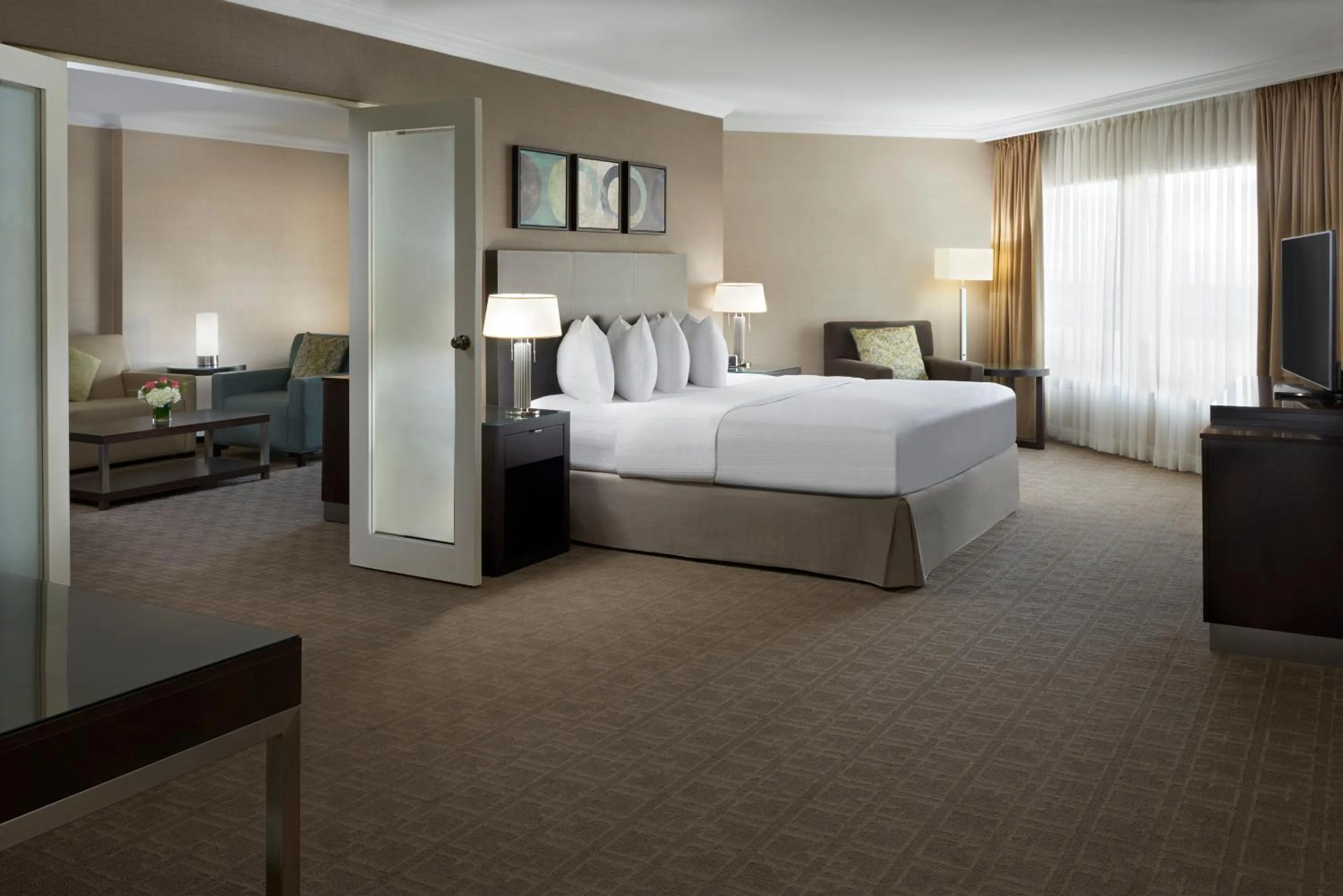 Photo of the whole room, Bed in InterContinental Toronto Centre by IHG