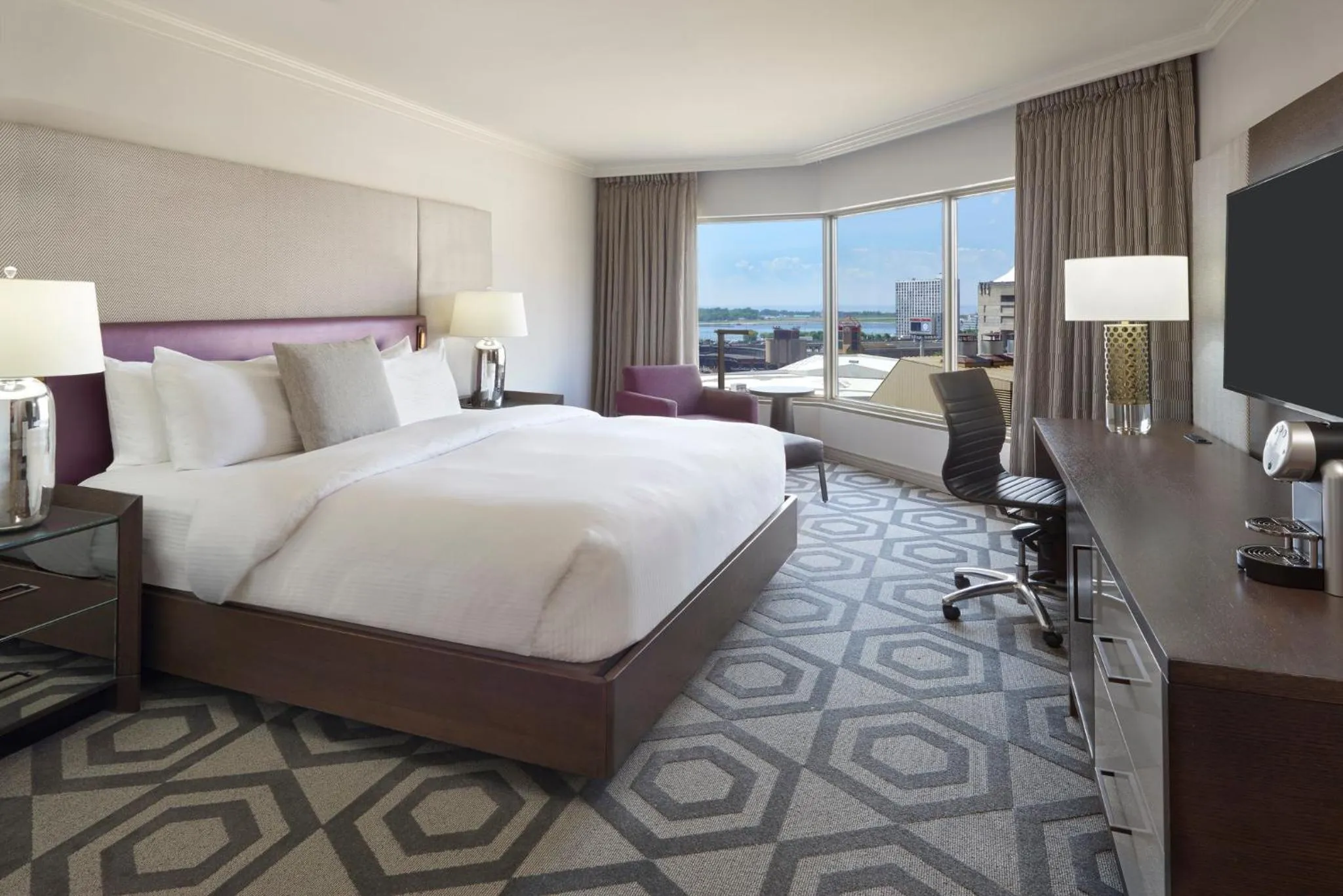 Photo of the whole room, Bed in InterContinental Toronto Centre by IHG