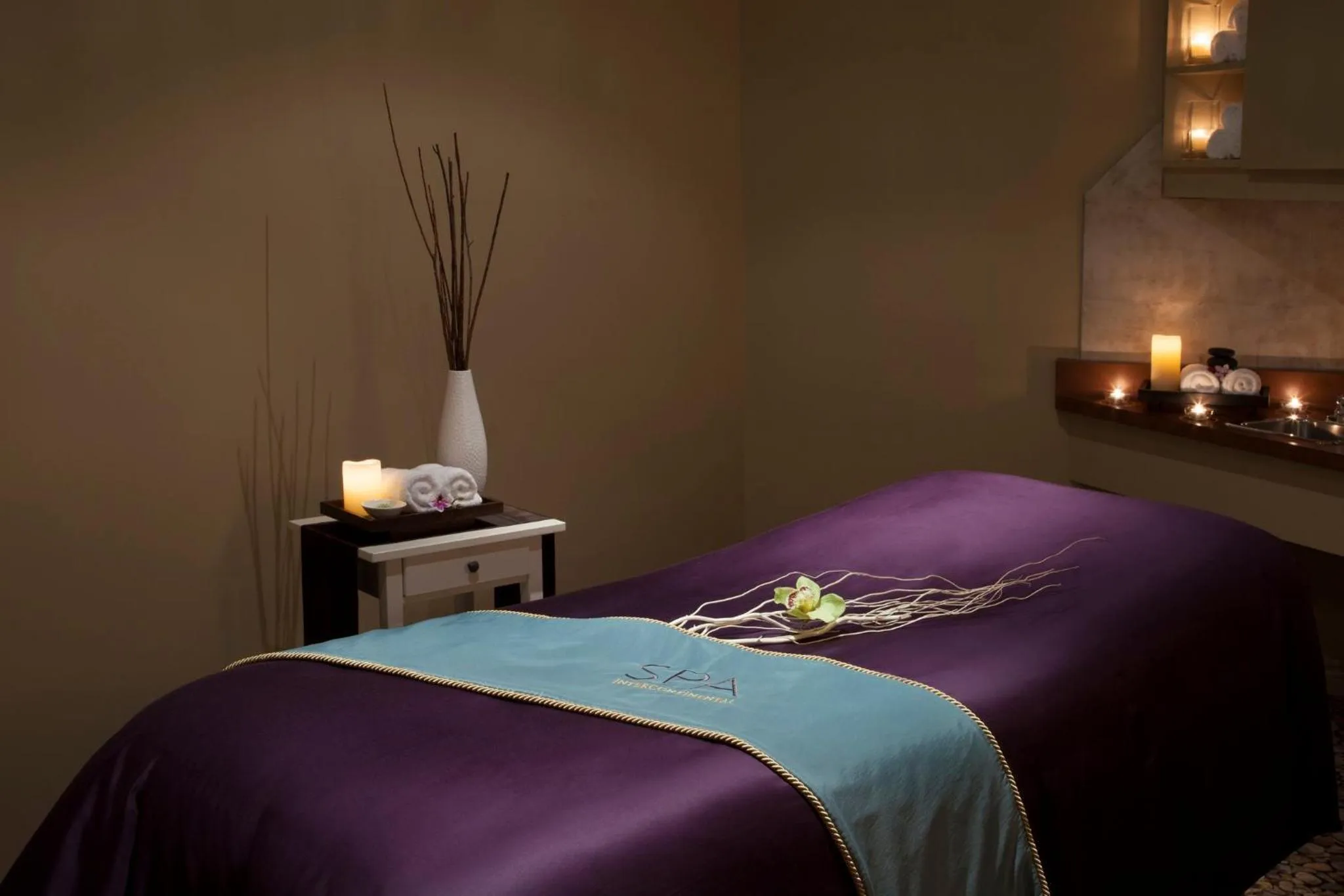 Spa and wellness centre/facilities, Bed in InterContinental Toronto Centre by IHG