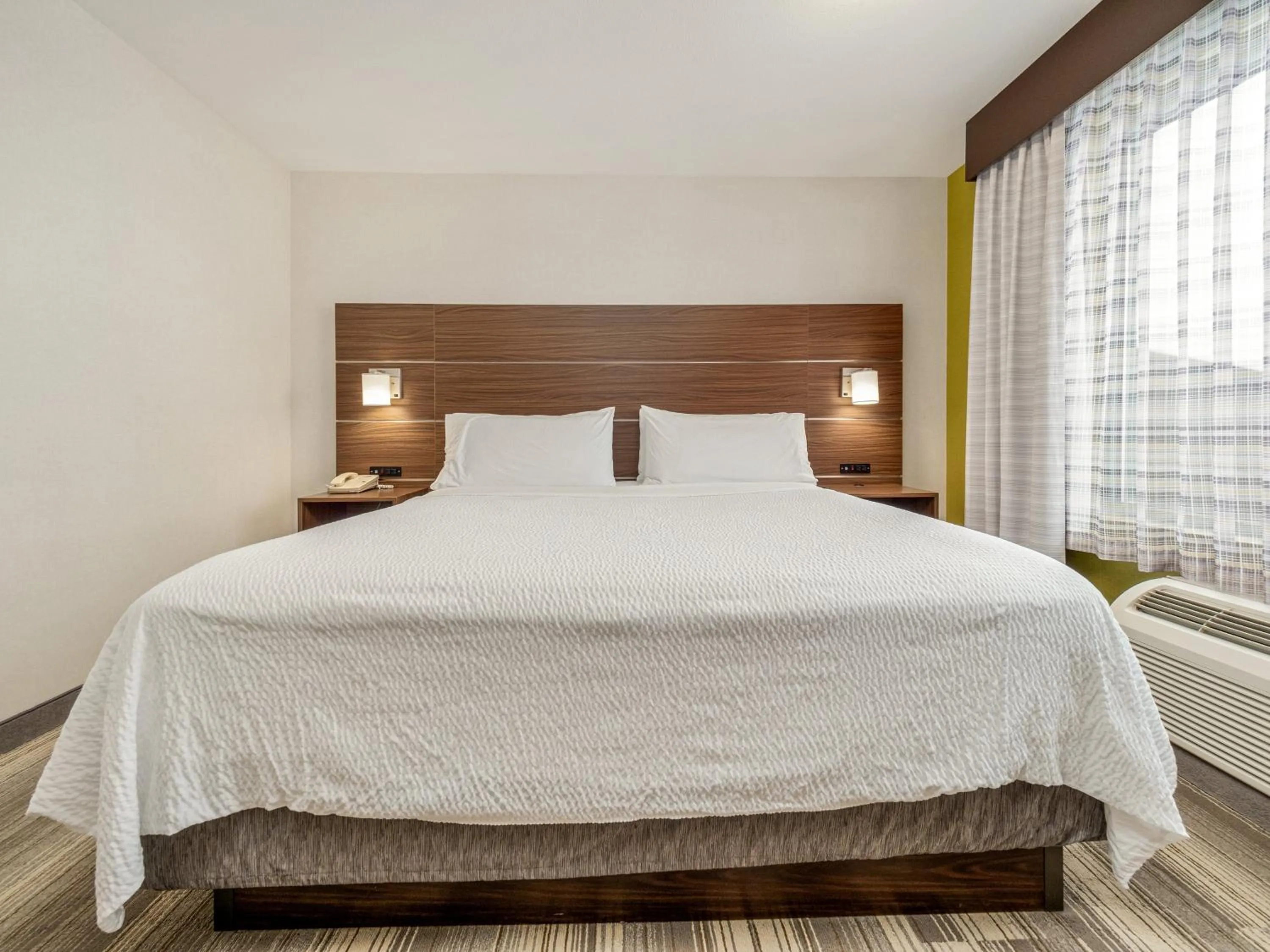 Photo of the whole room, Bed in Holiday Inn Express & Suites Medicine Hat by IHG