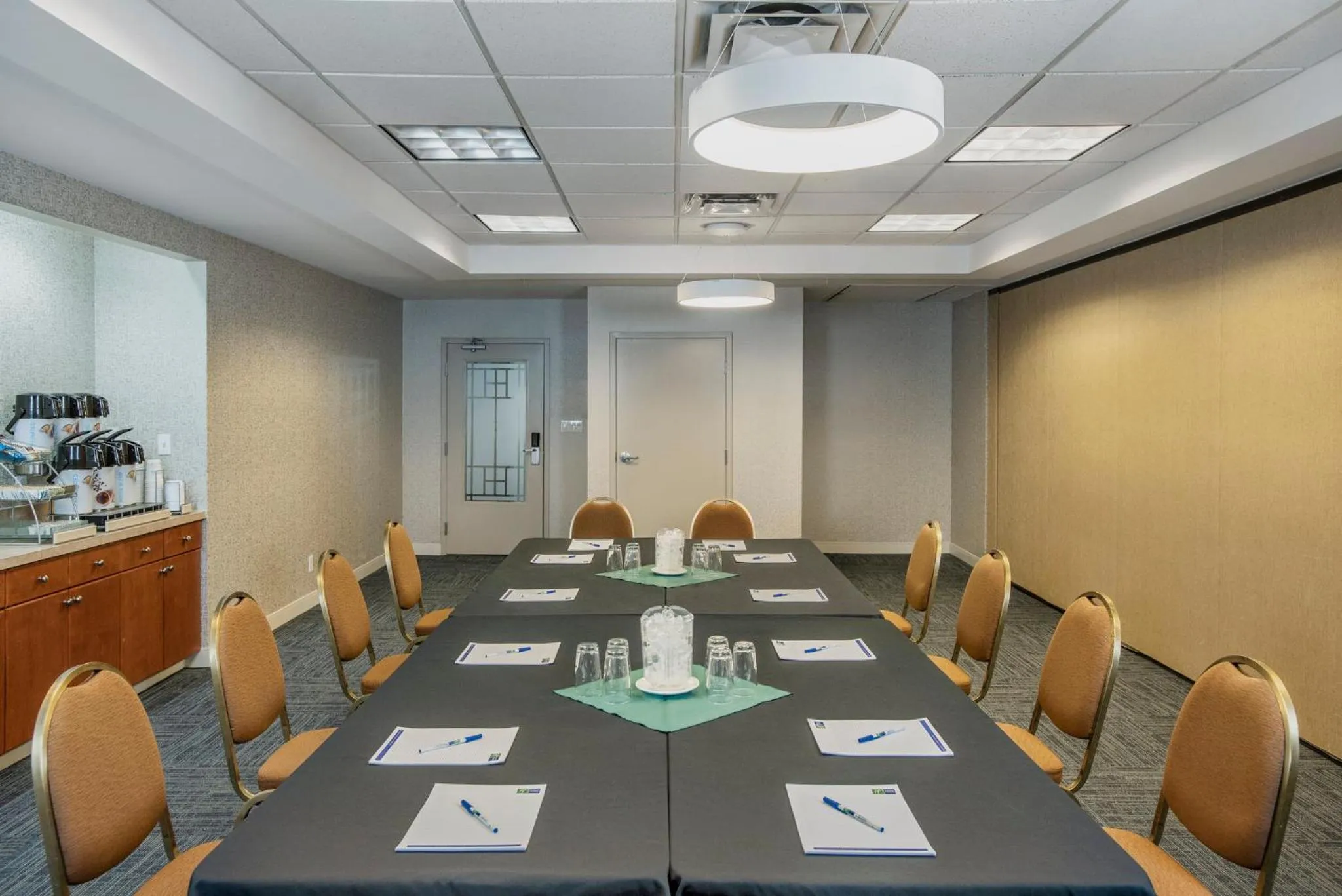 Meeting/conference room in Holiday Inn Express & Suites Medicine Hat by IHG