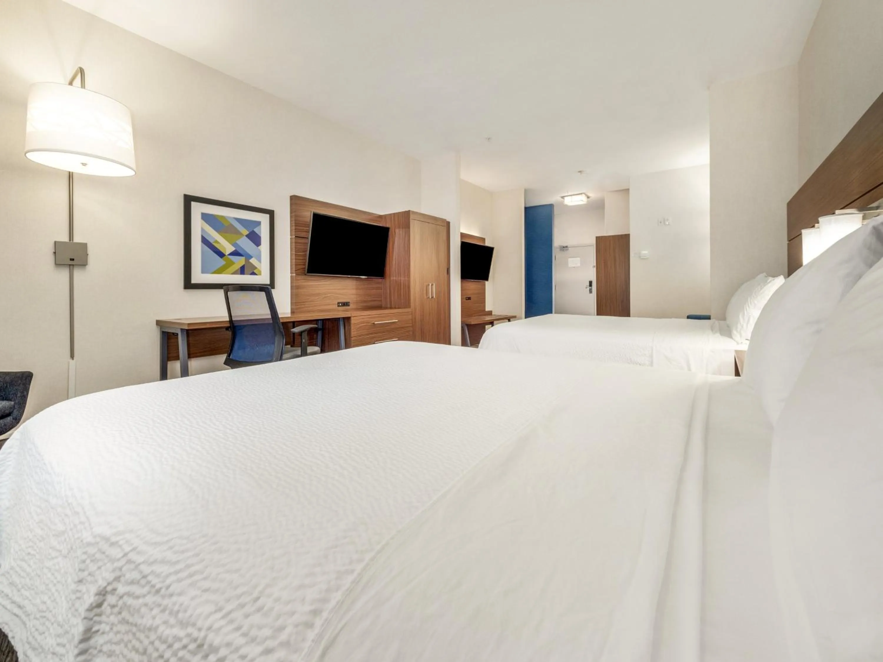 Photo of the whole room, Bed in Holiday Inn Express & Suites Medicine Hat by IHG