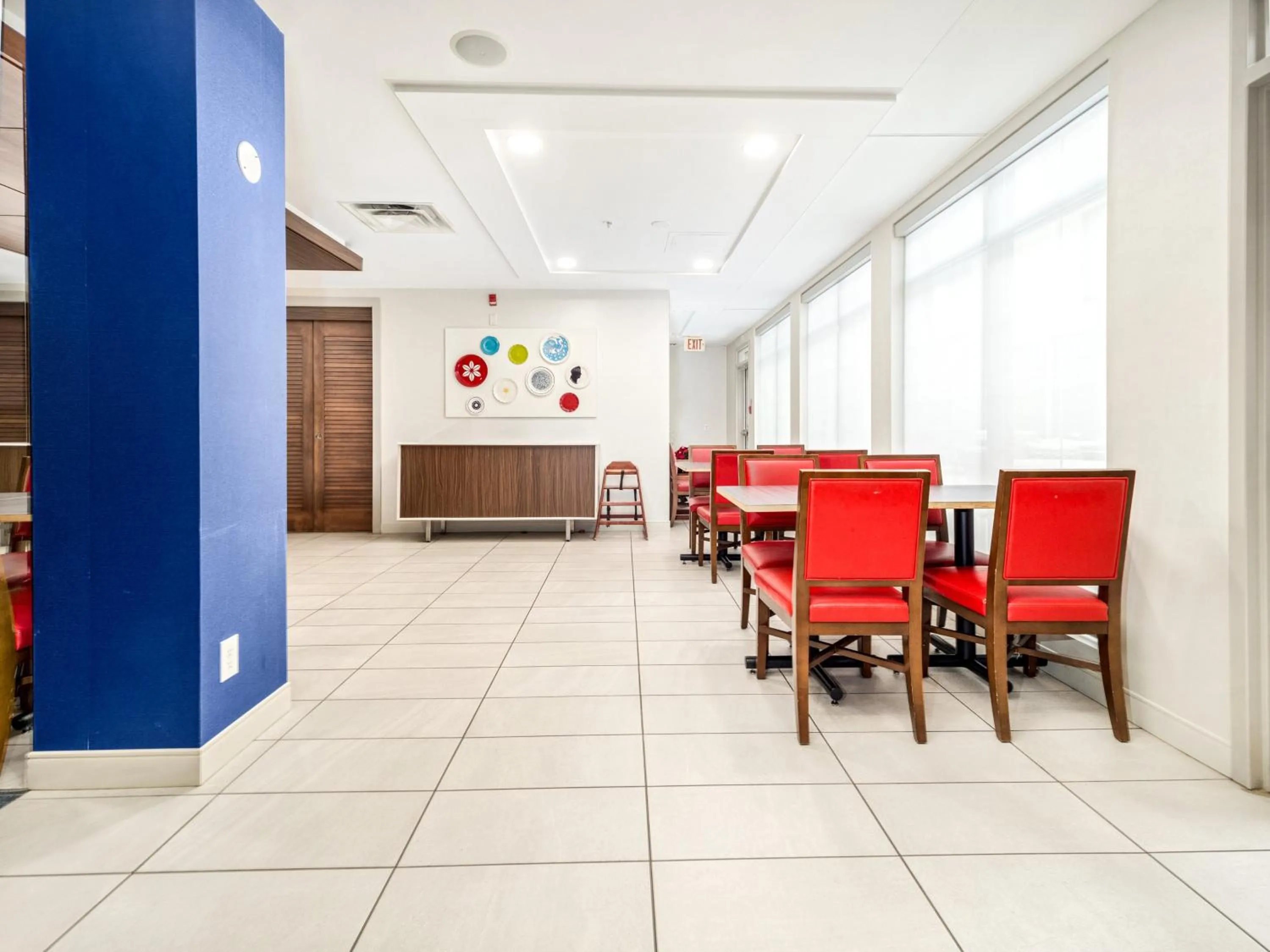 Breakfast in Holiday Inn Express & Suites Medicine Hat by IHG