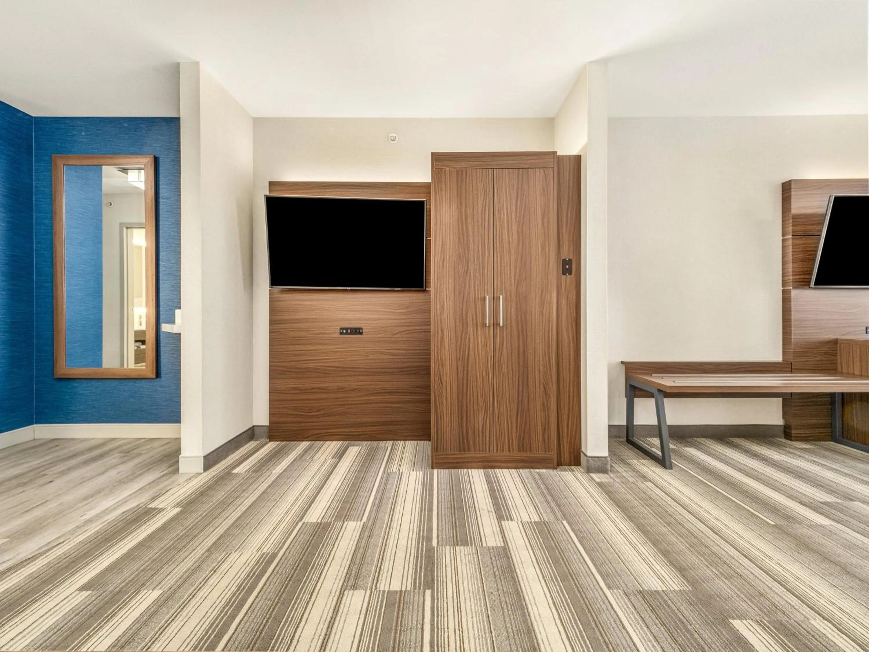 Photo of the whole room in Holiday Inn Express & Suites Medicine Hat by IHG