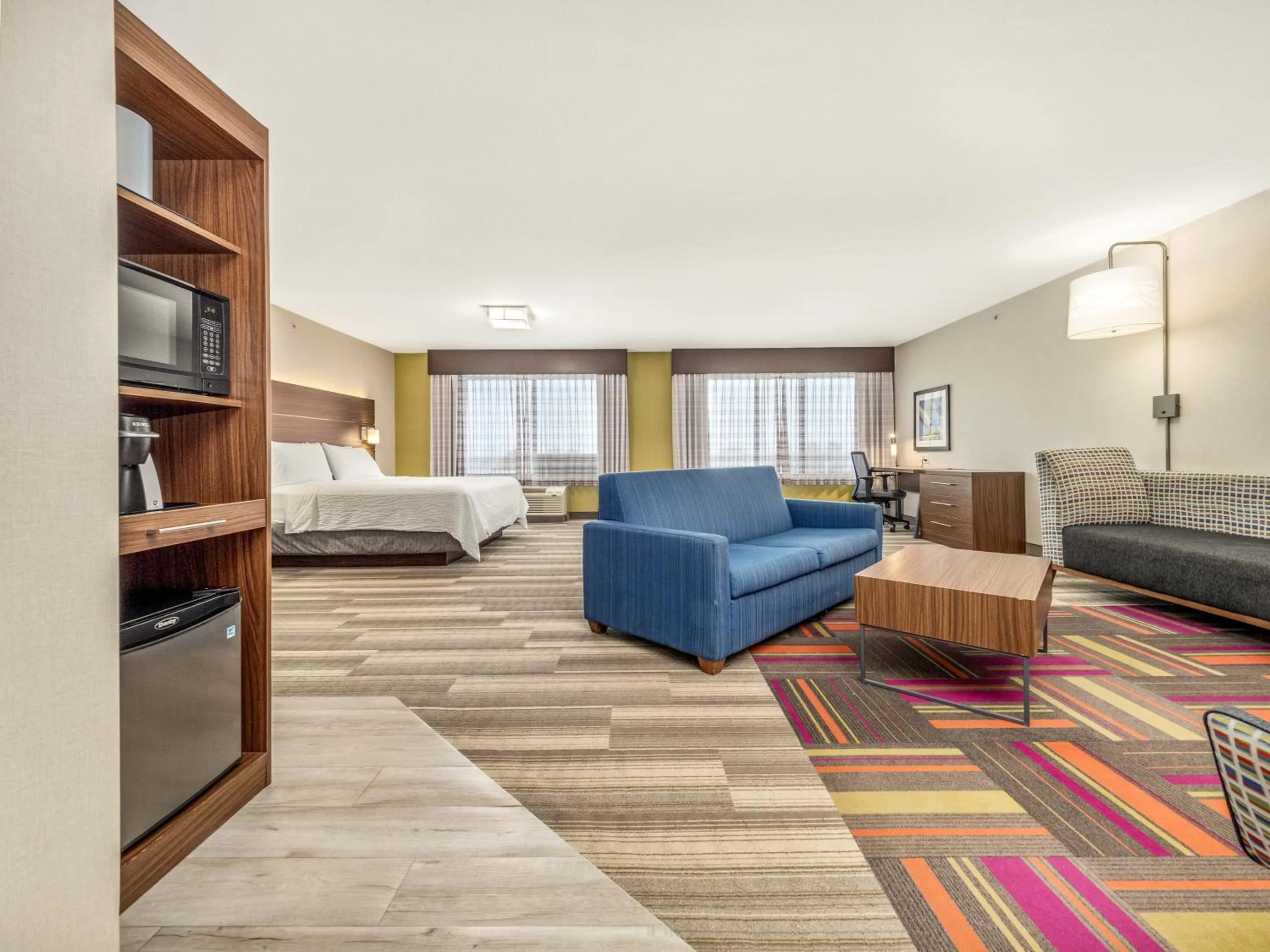 Photo of the whole room, Bed in Holiday Inn Express & Suites Medicine Hat by IHG