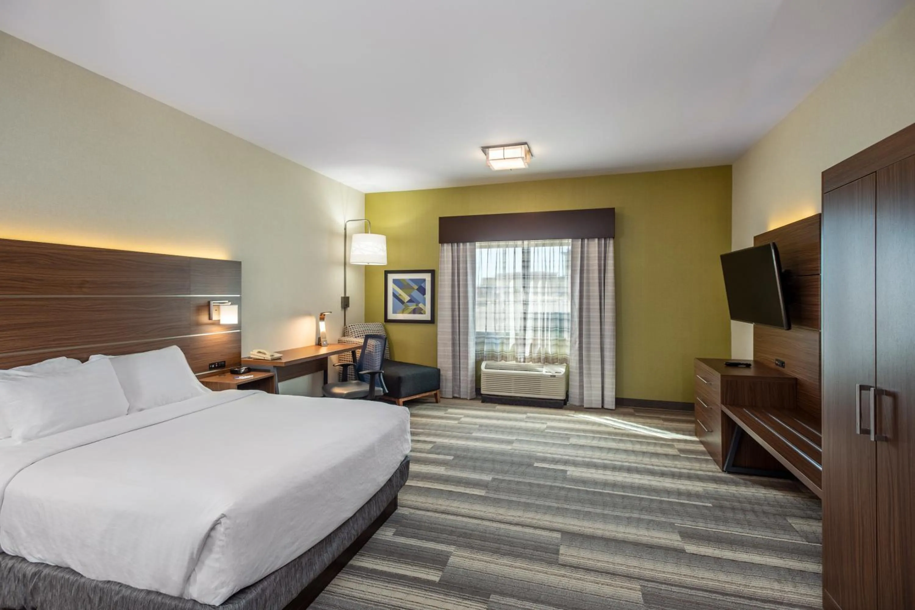 Photo of the whole room, Bed in Holiday Inn Express & Suites Medicine Hat by IHG