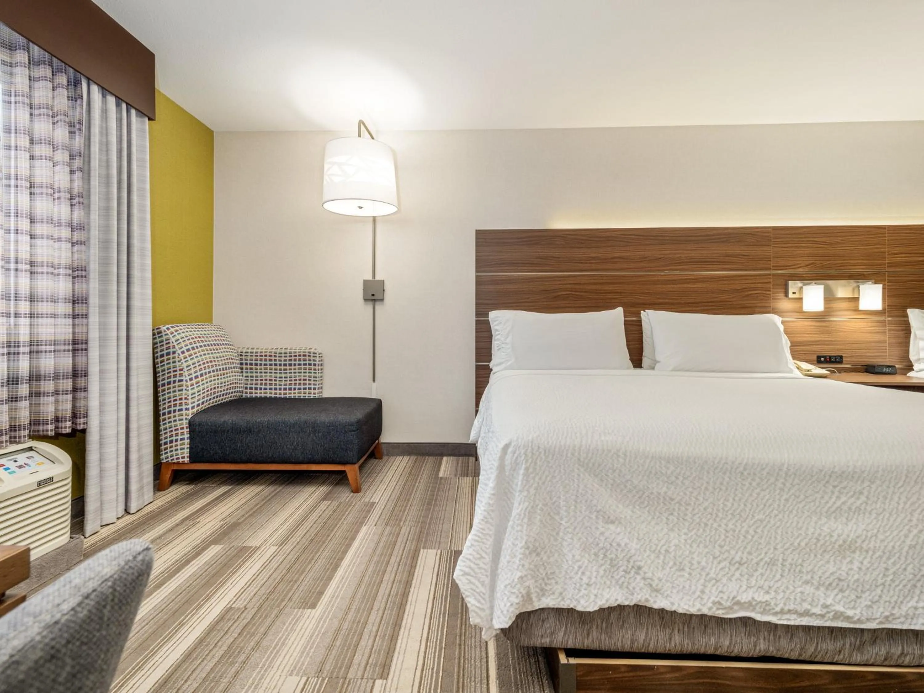 Photo of the whole room, Bed in Holiday Inn Express & Suites Medicine Hat by IHG