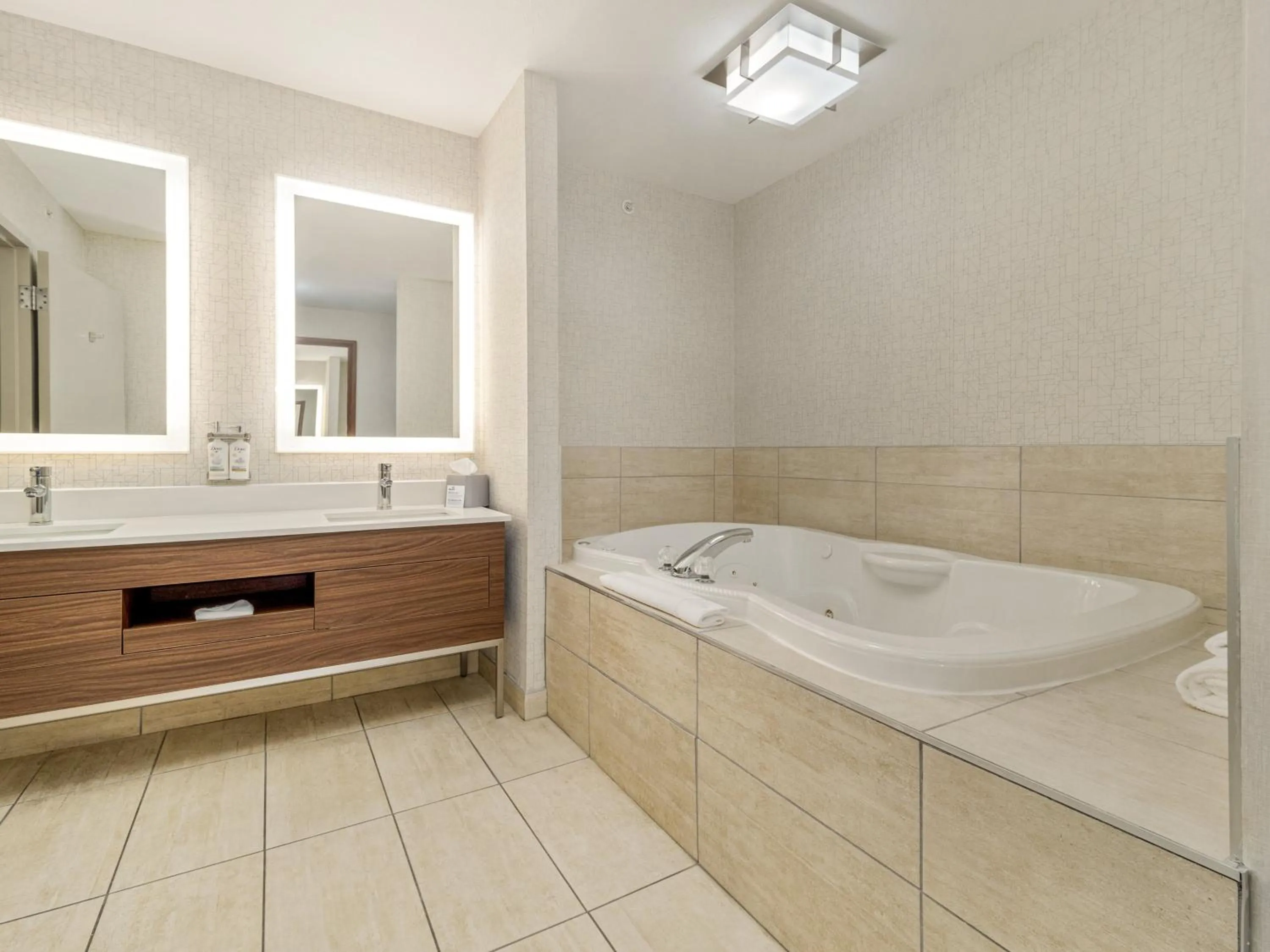 Photo of the whole room in Holiday Inn Express & Suites Medicine Hat by IHG