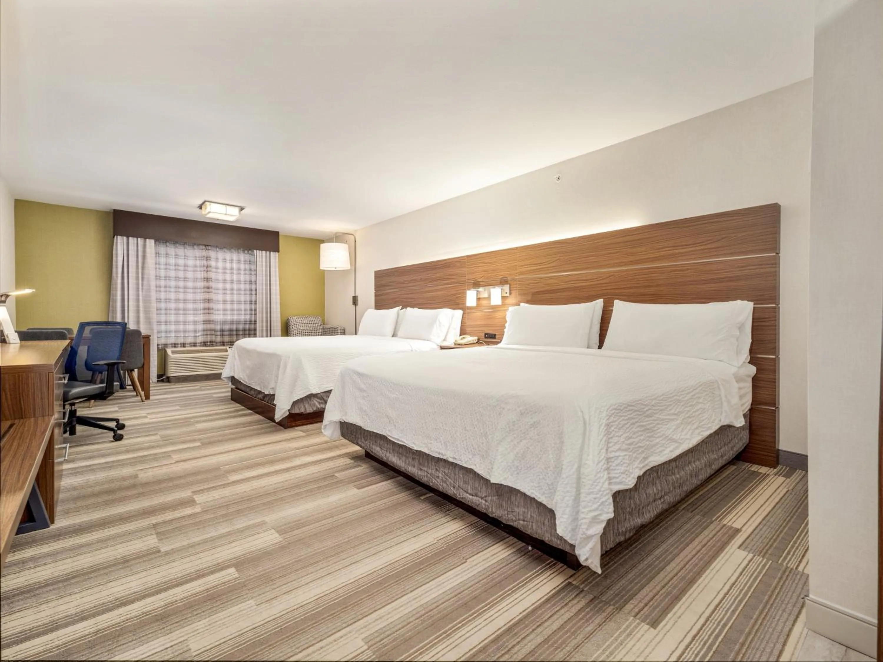 Photo of the whole room, Bed in Holiday Inn Express & Suites Medicine Hat by IHG