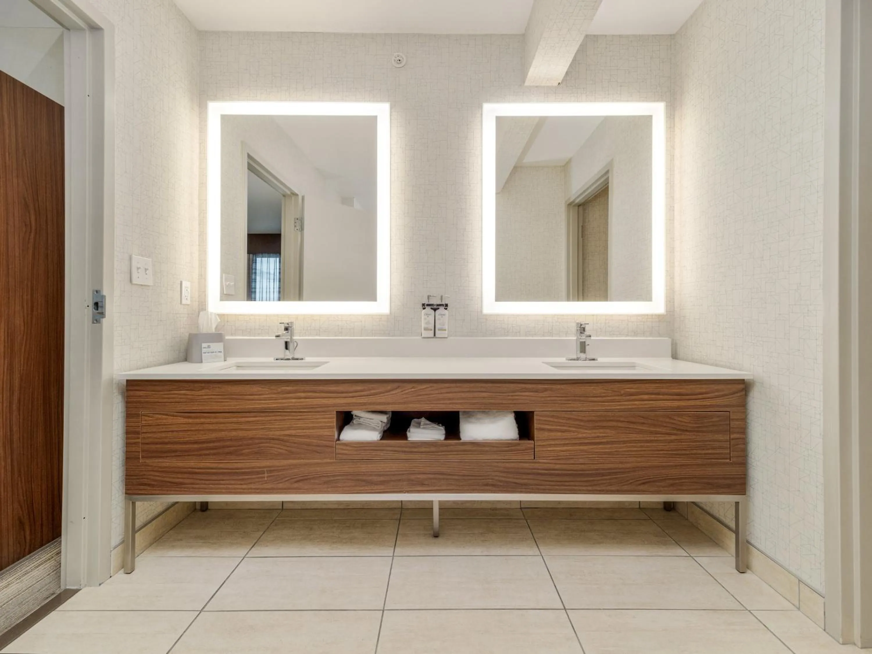 Photo of the whole room in Holiday Inn Express & Suites Medicine Hat by IHG