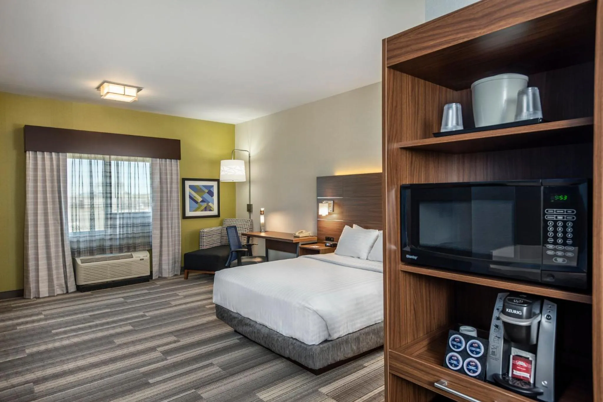 Photo of the whole room, Bed in Holiday Inn Express & Suites Medicine Hat by IHG