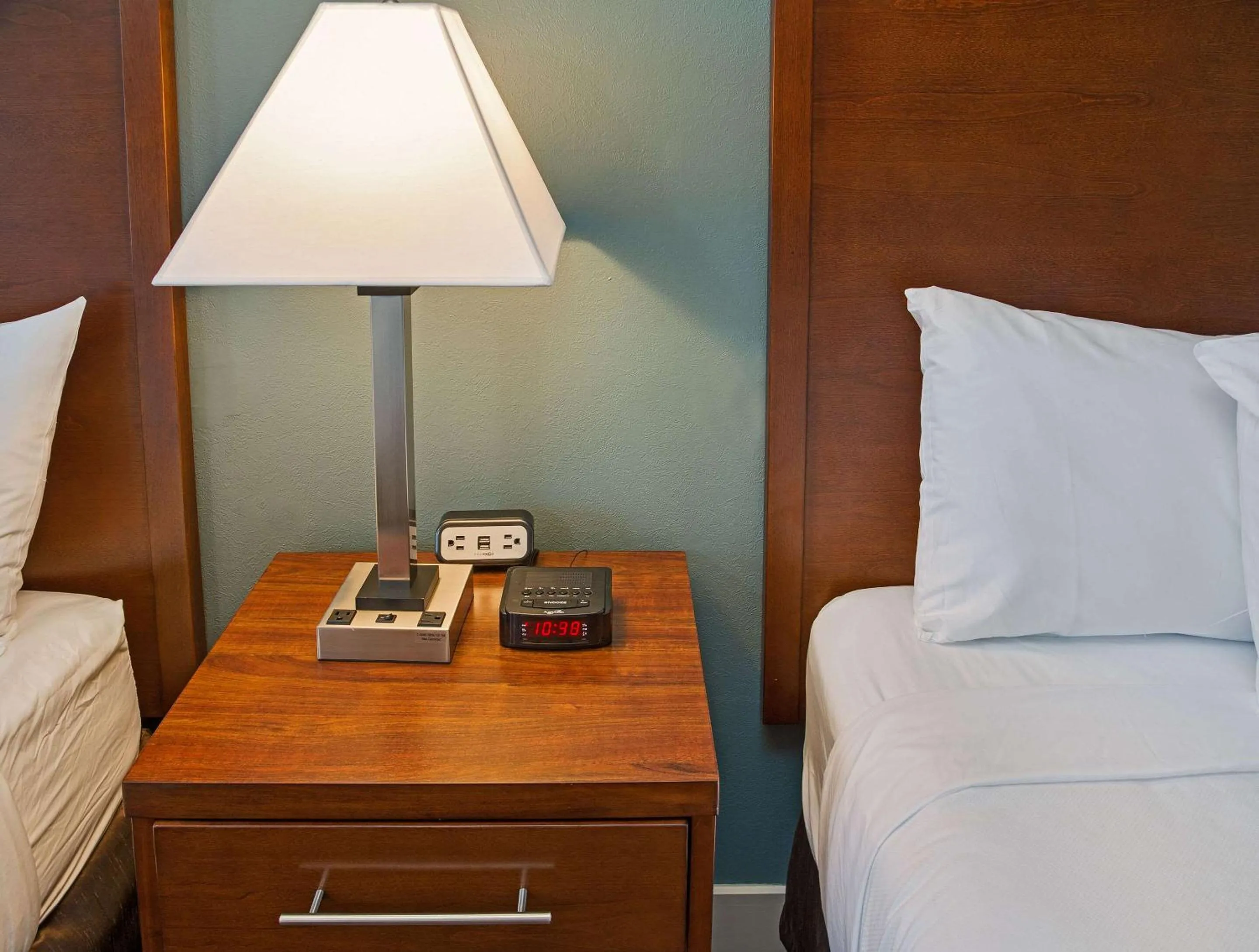 Bedroom in Econo Lodge Inn & Suites