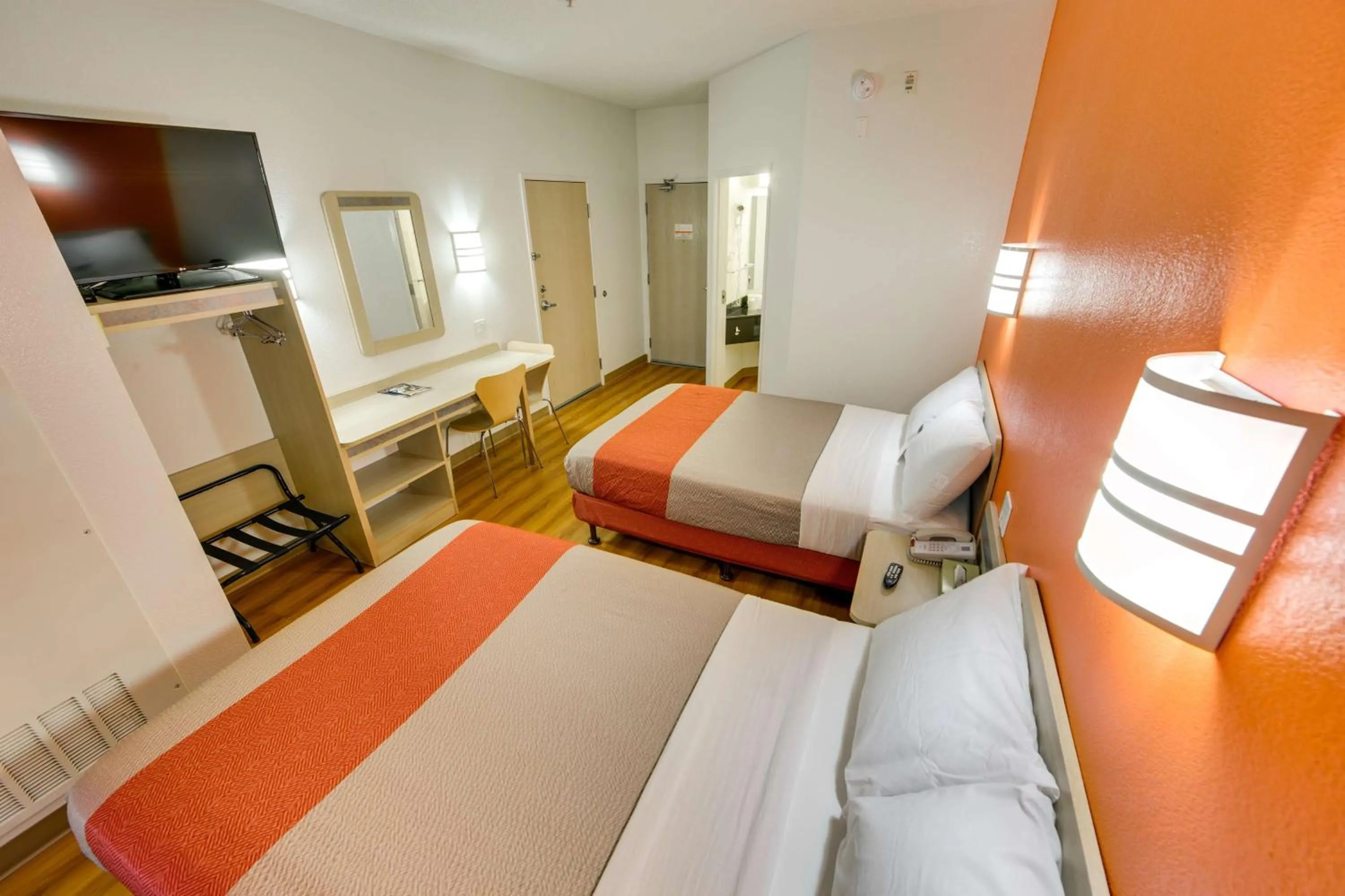 TV and multimedia in Motel 6-Brampton, ON - Toronto