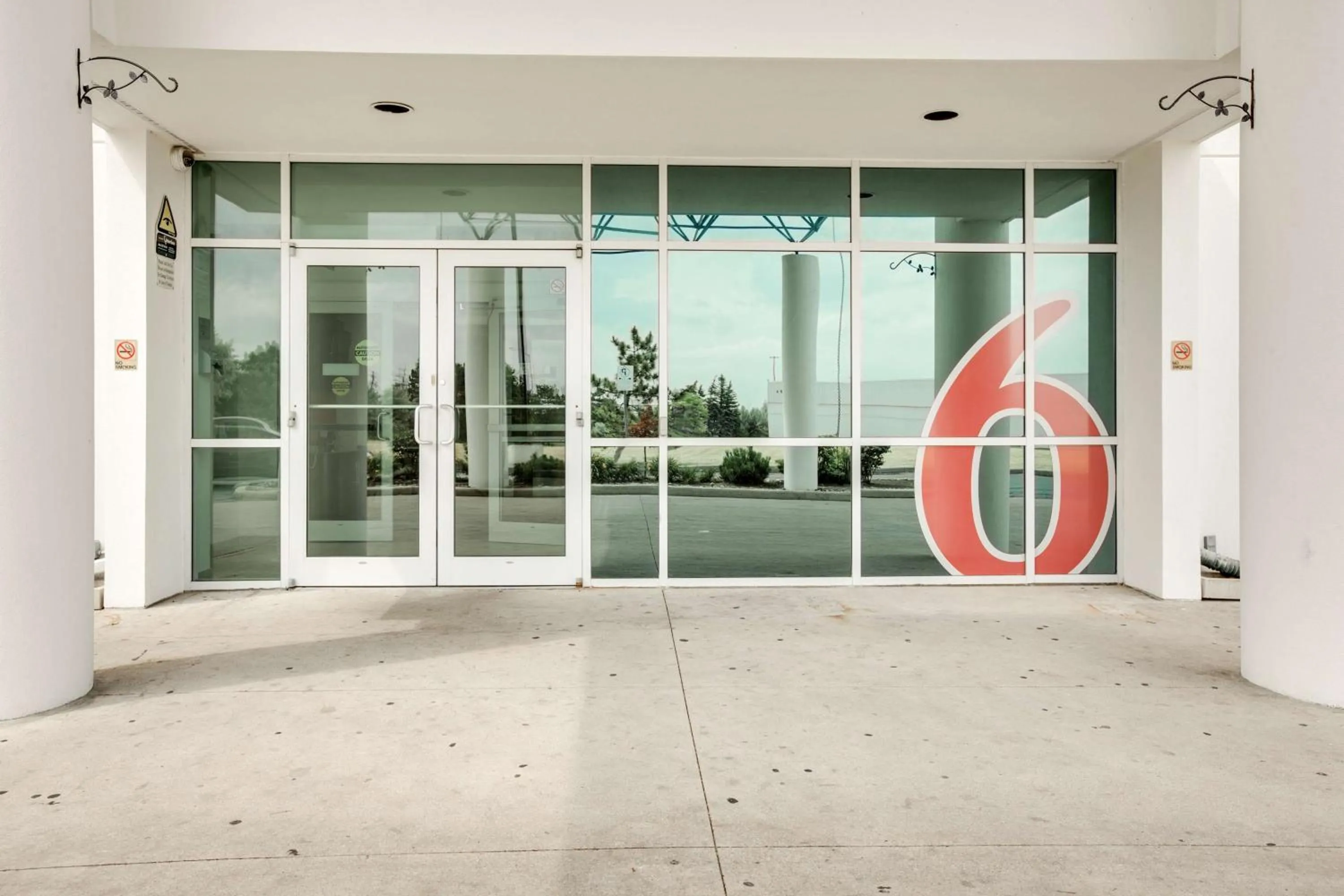 Property building in Motel 6-Brampton, ON - Toronto