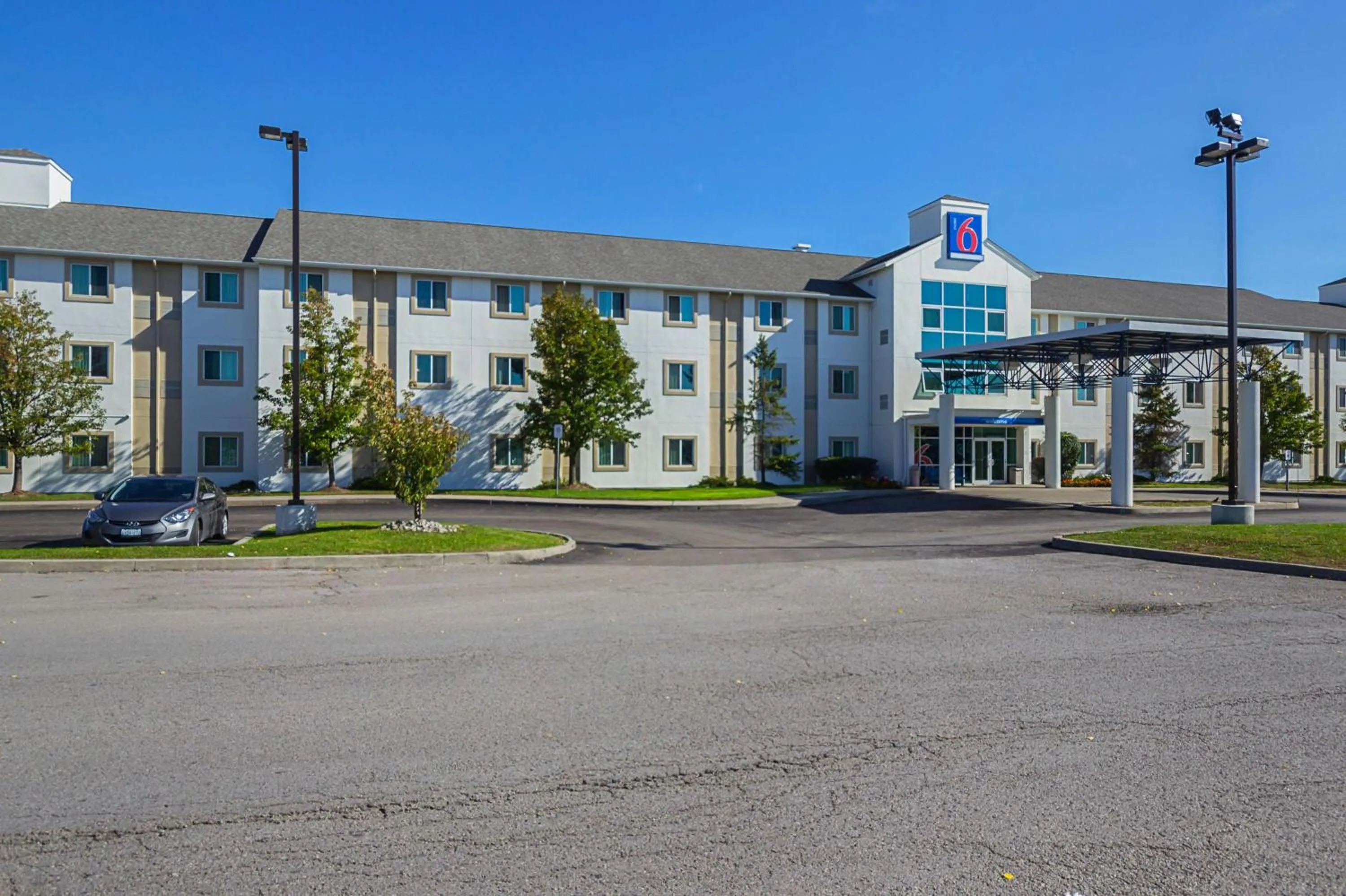 Property building in Motel 6-Whitby, ON - Toronto East