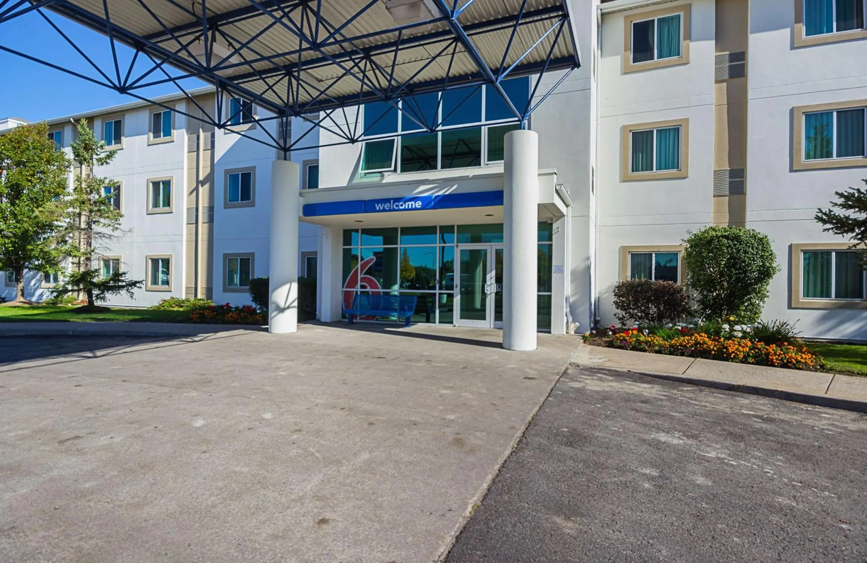 Property building in Motel 6-Whitby, ON - Toronto East
