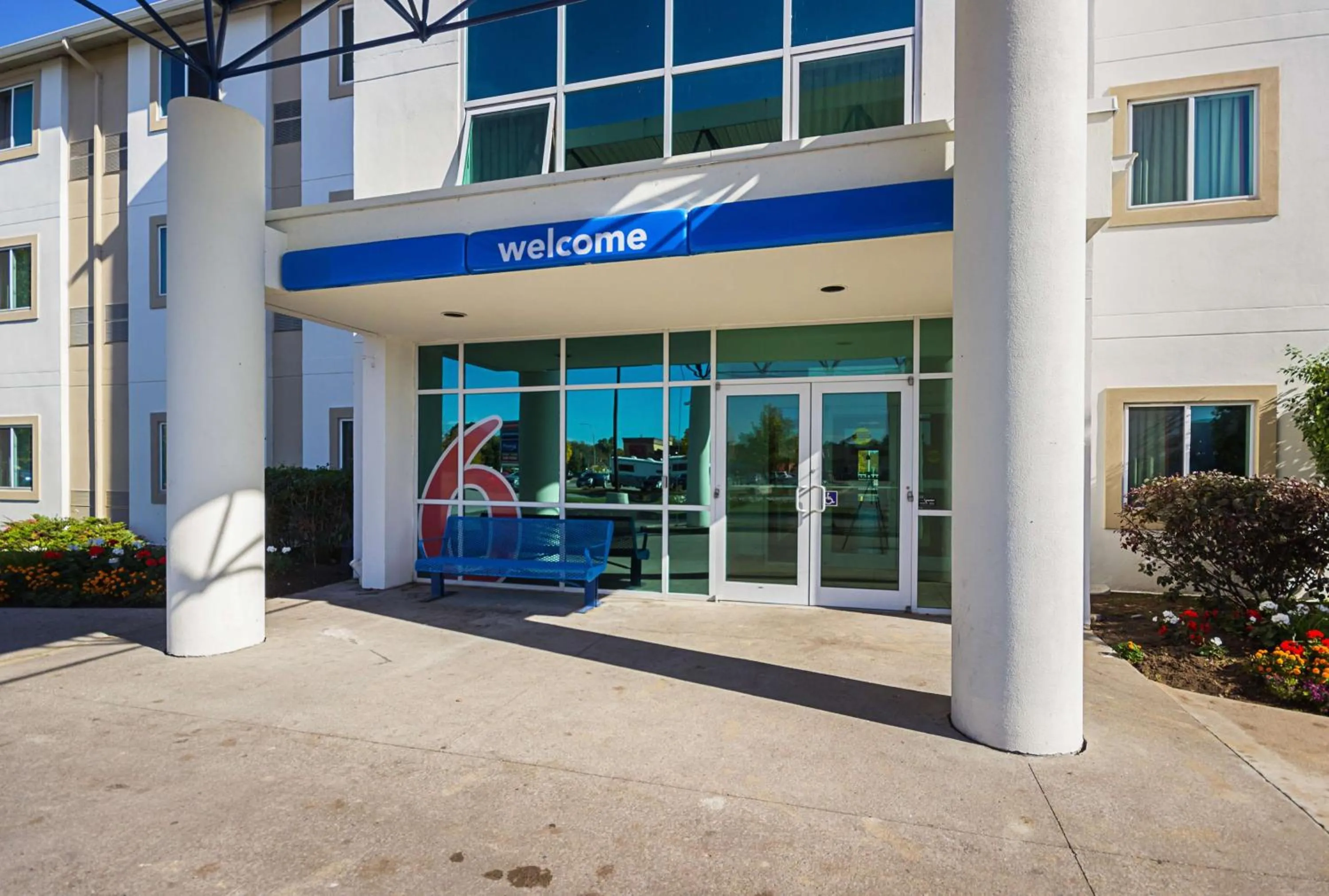 Property building in Motel 6-Whitby, ON - Toronto East