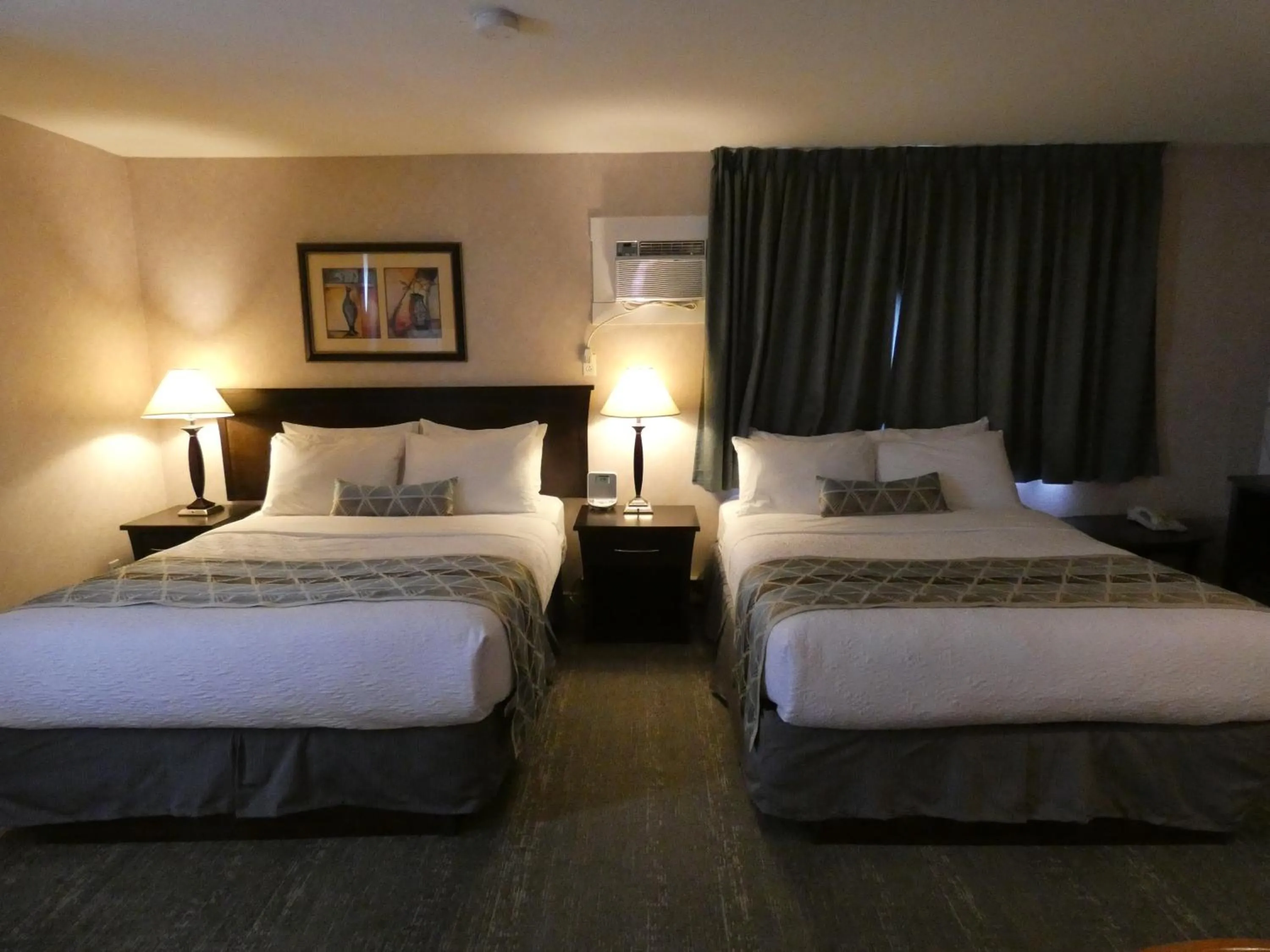 Bed in Dilworth Inn Kelowna
