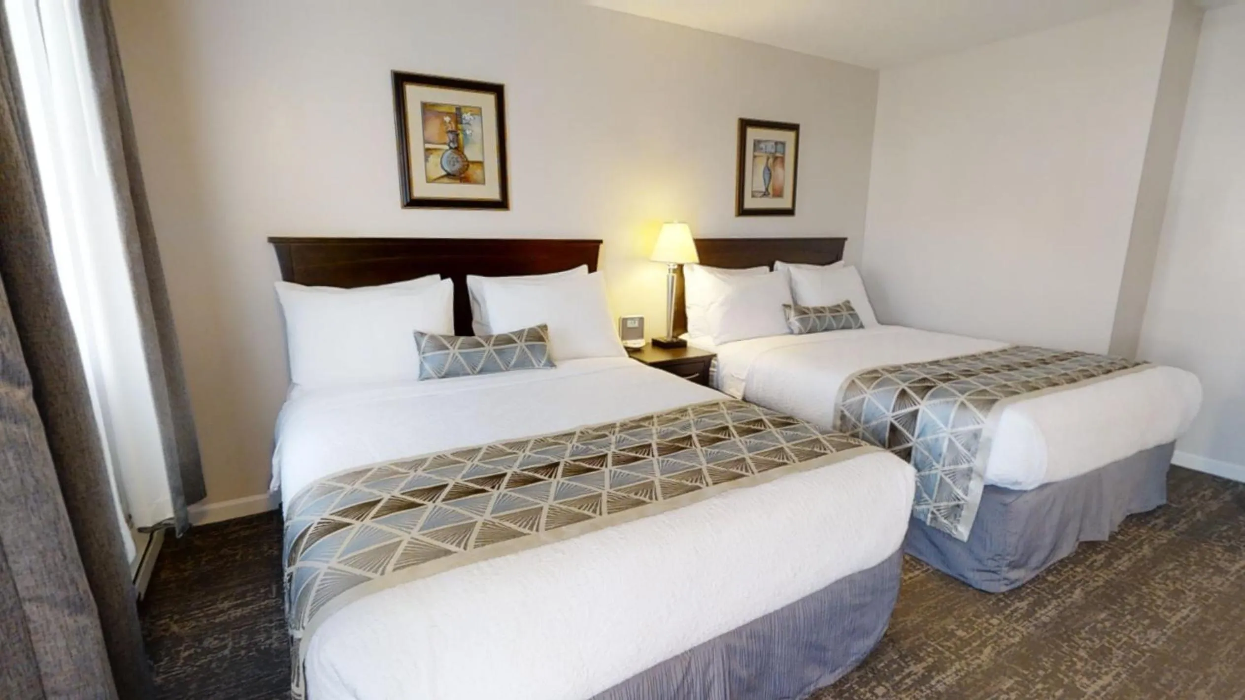 Bedroom, Bed in Dilworth Inn Kelowna