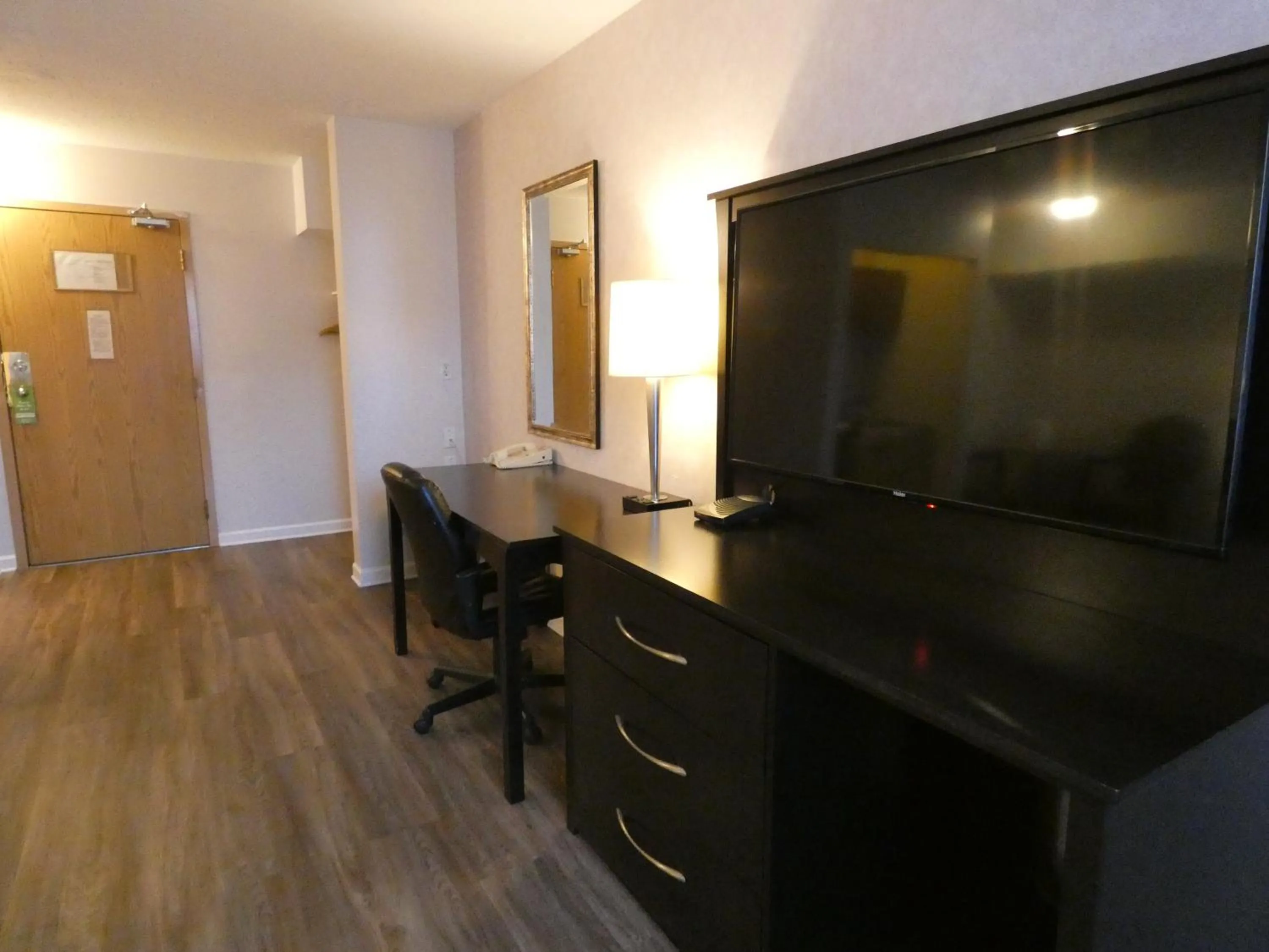 TV and multimedia in Dilworth Inn Kelowna