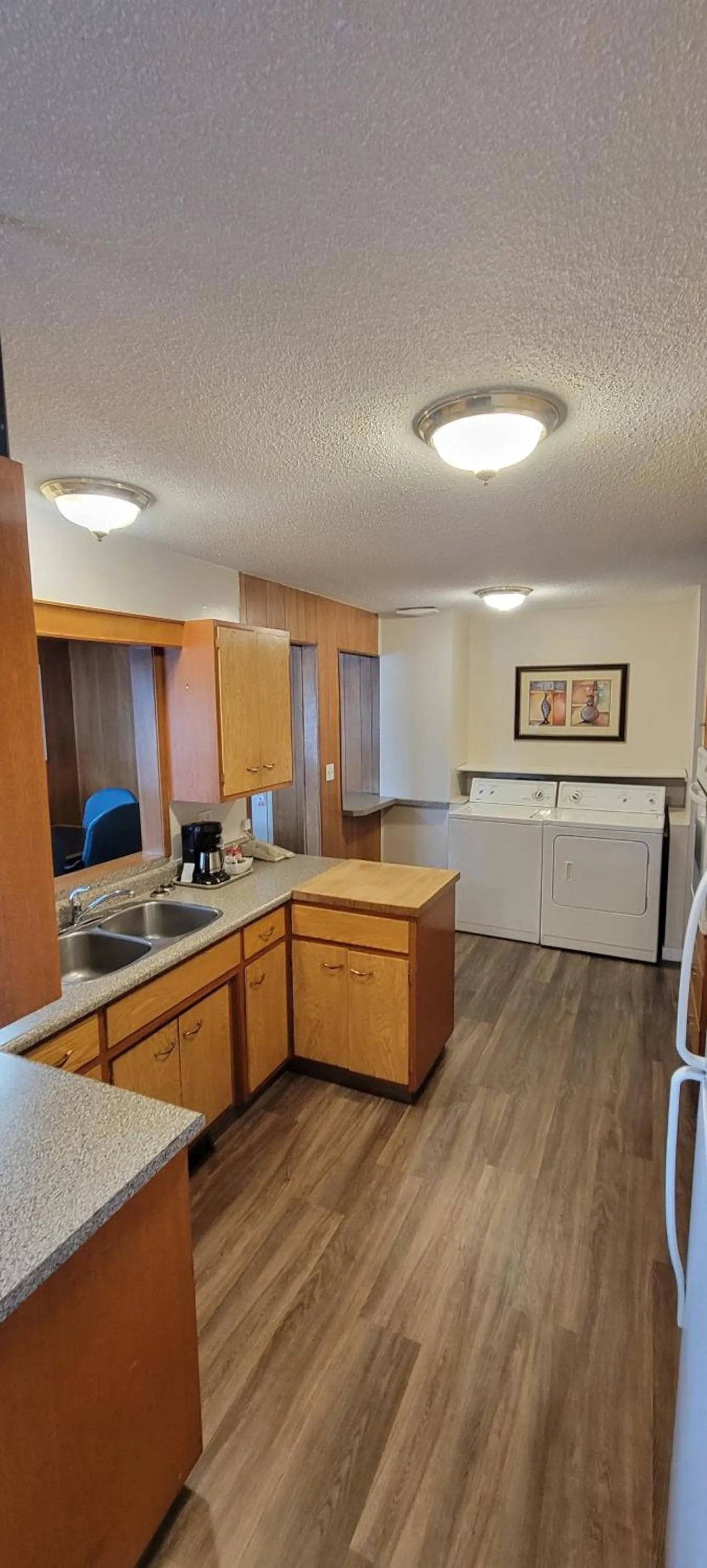 Kitchen or kitchenette in Recreation Inn and Suites Kelowna