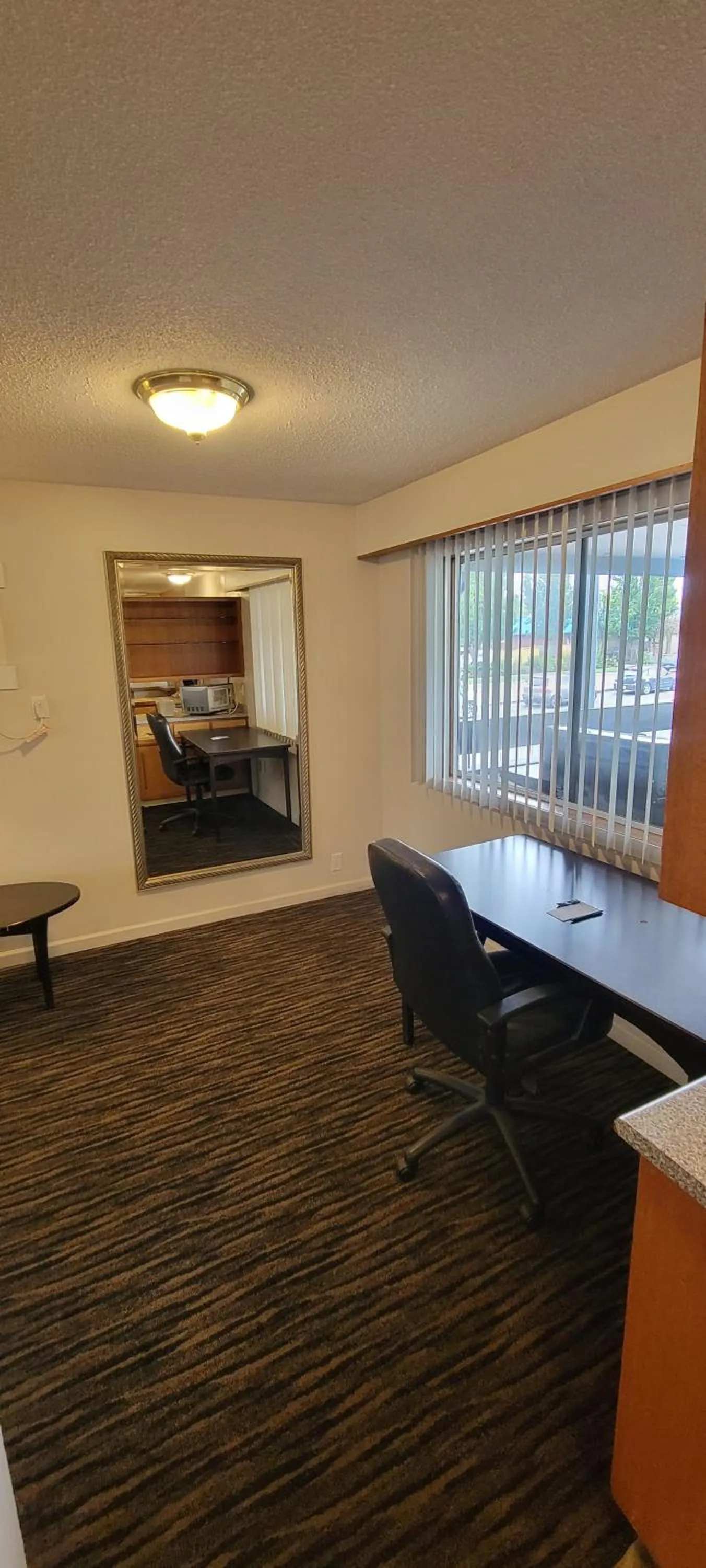 Living room in Recreation Inn and Suites Kelowna
